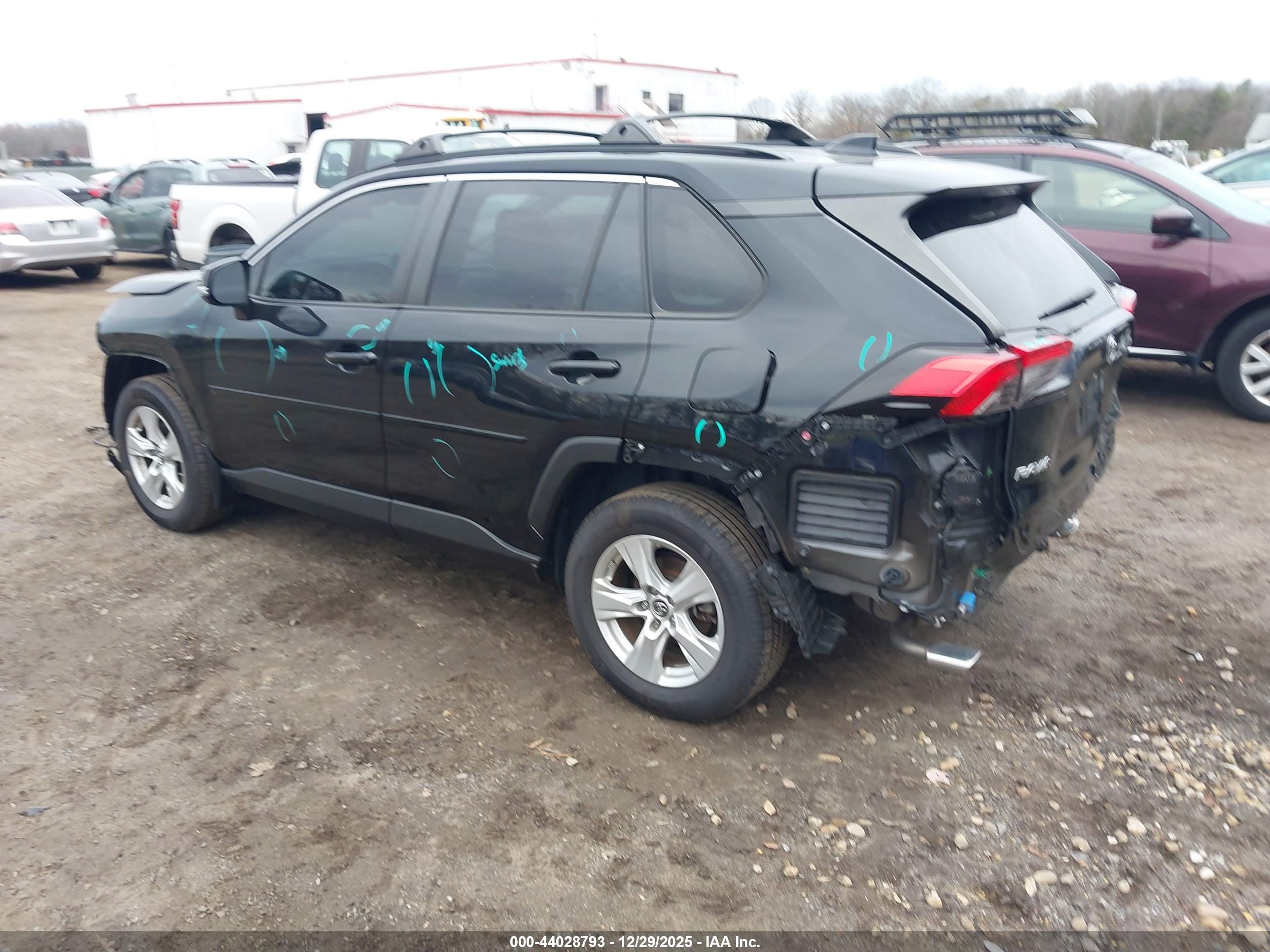 TOYOTA RAV4 image 3