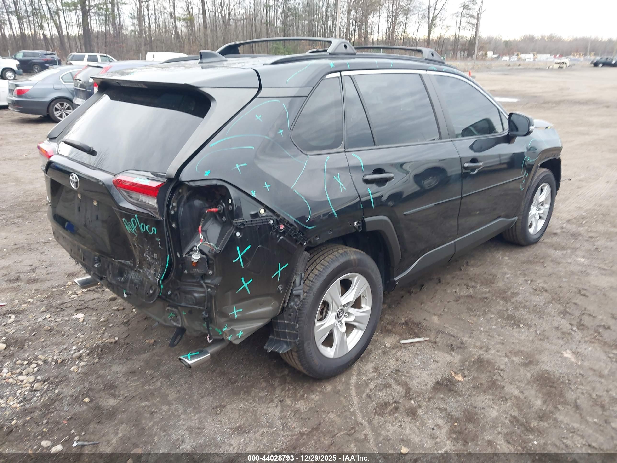 TOYOTA RAV4 image 4