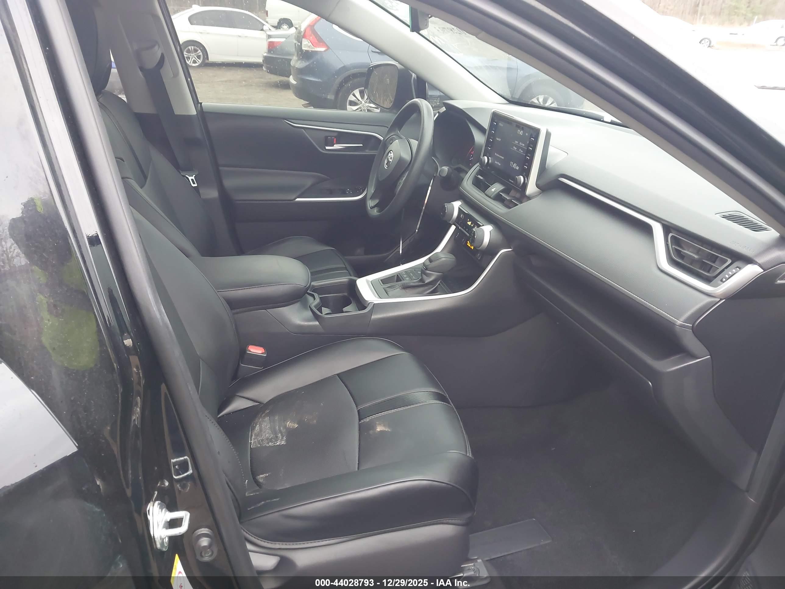 TOYOTA RAV4 image 5