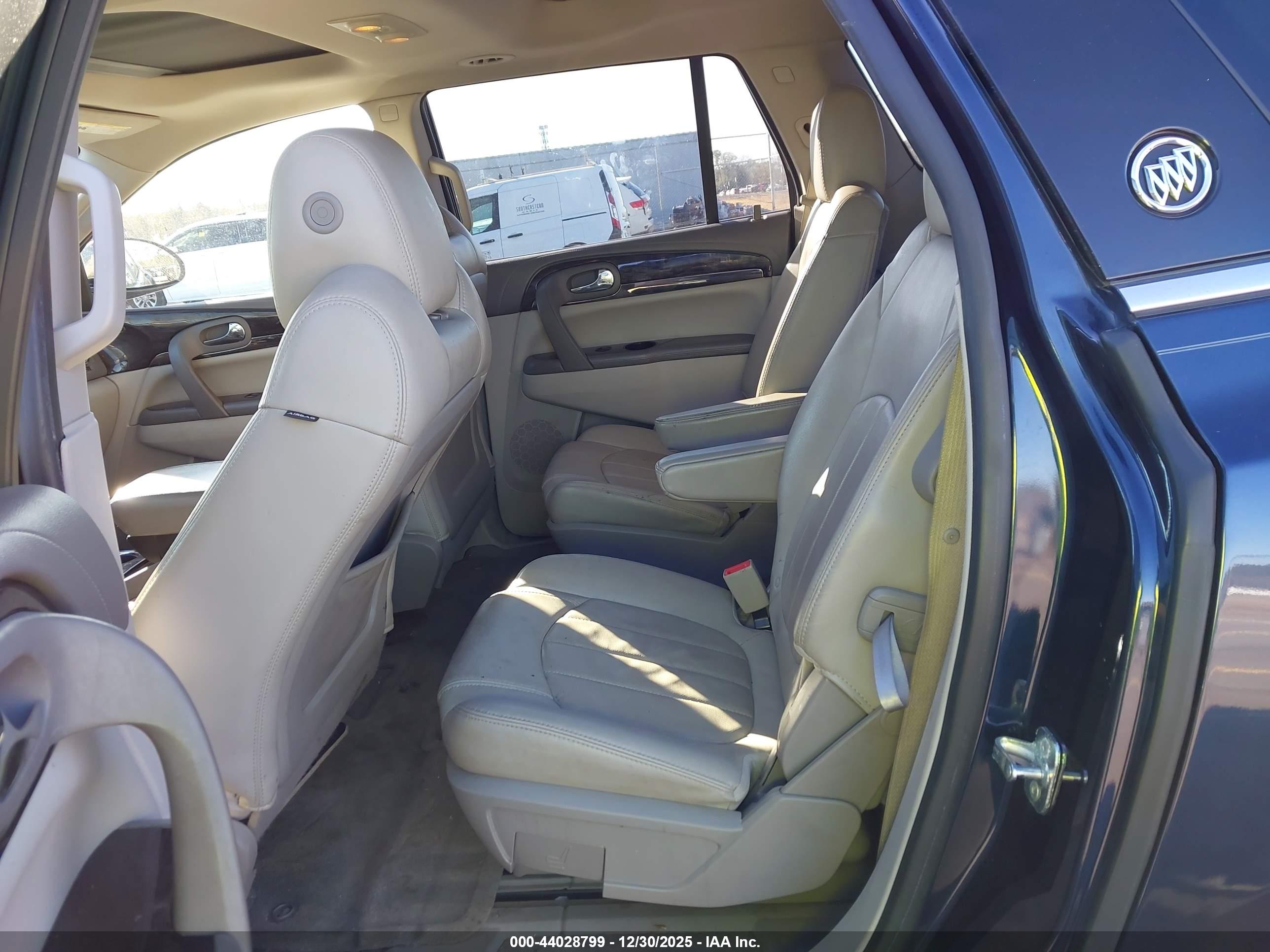 BUICK ENCLAVE image 8