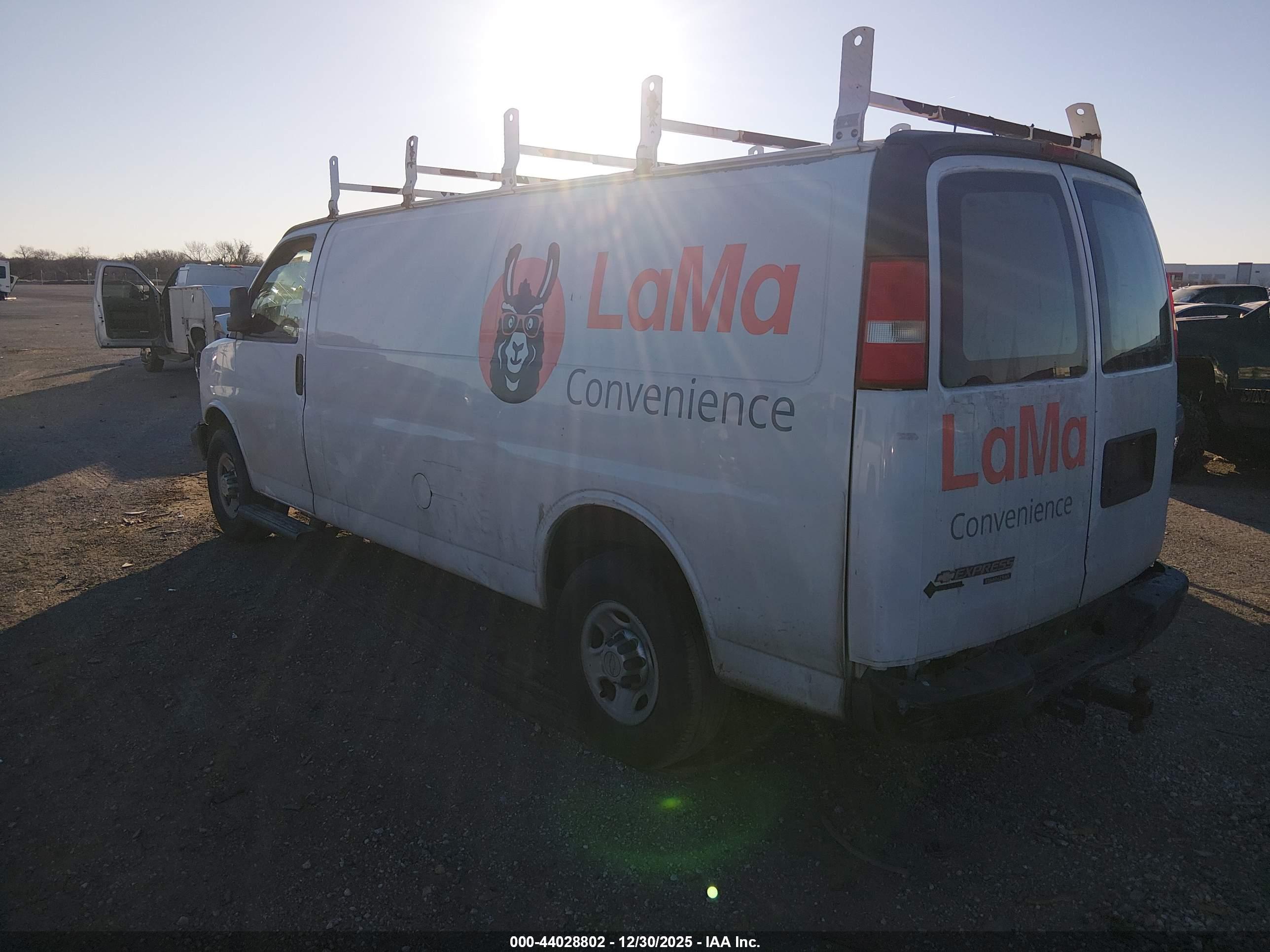 CHEVROLET EXPRESS image 3