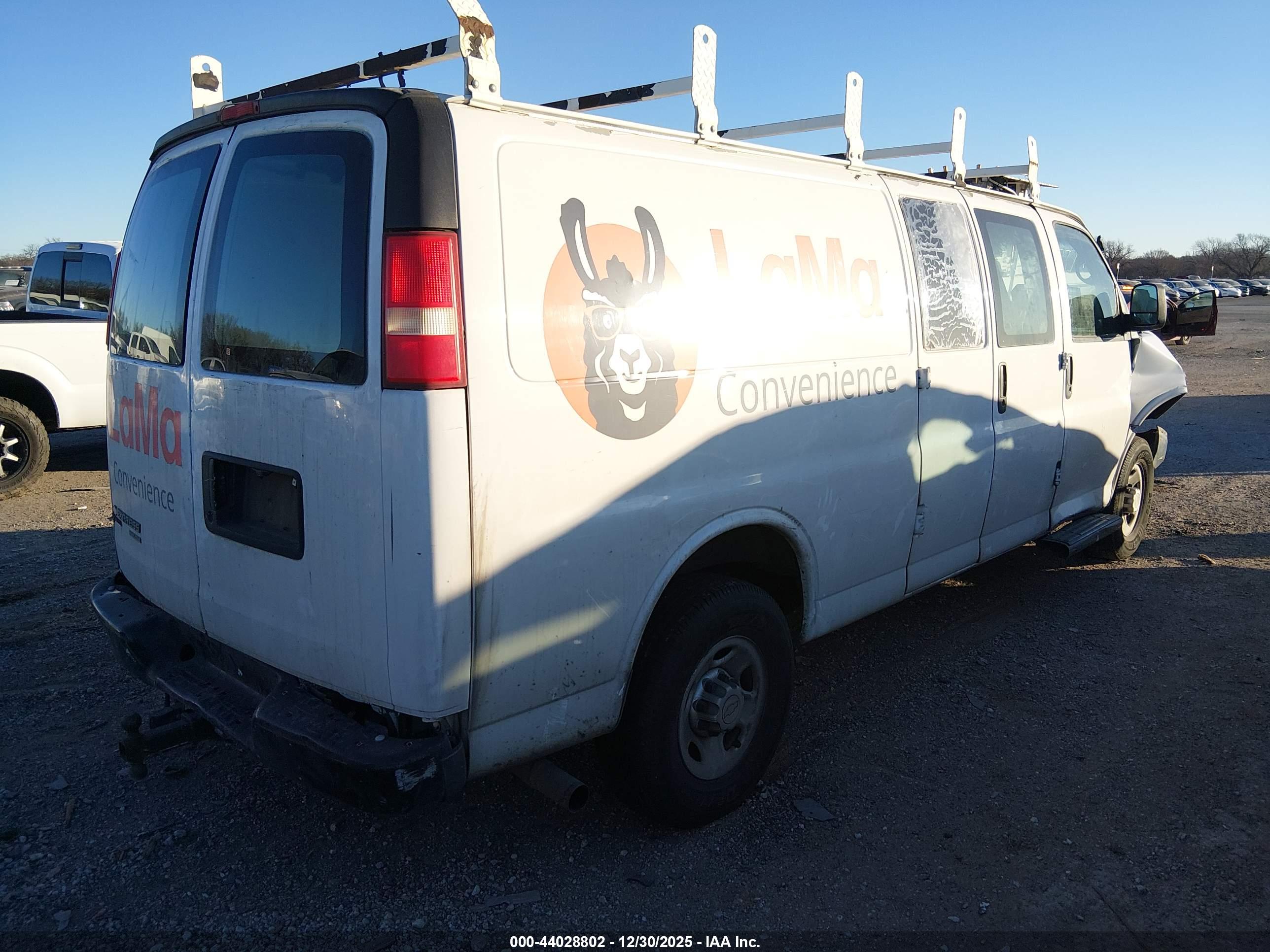 CHEVROLET EXPRESS image 4