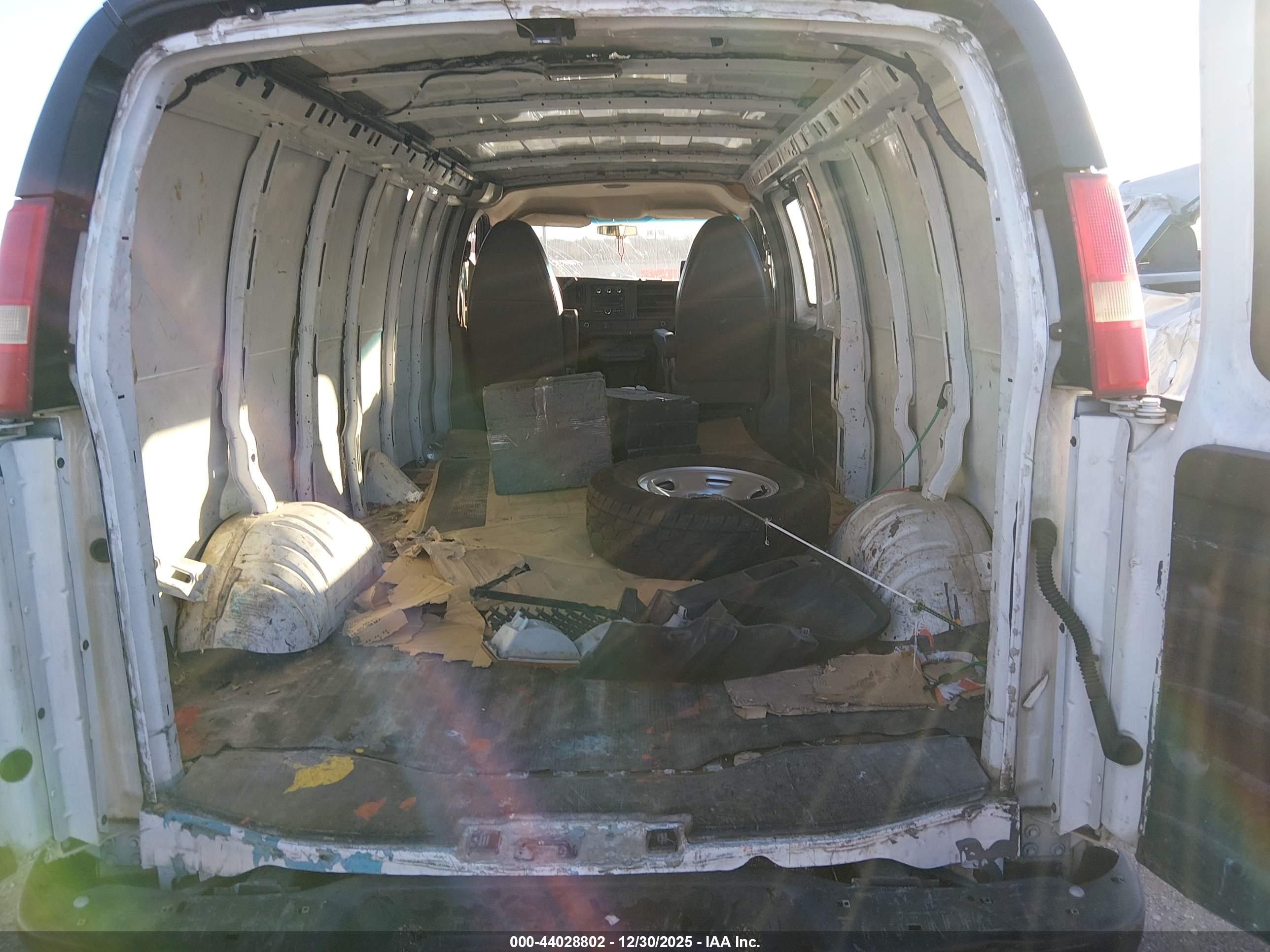 CHEVROLET EXPRESS image 8