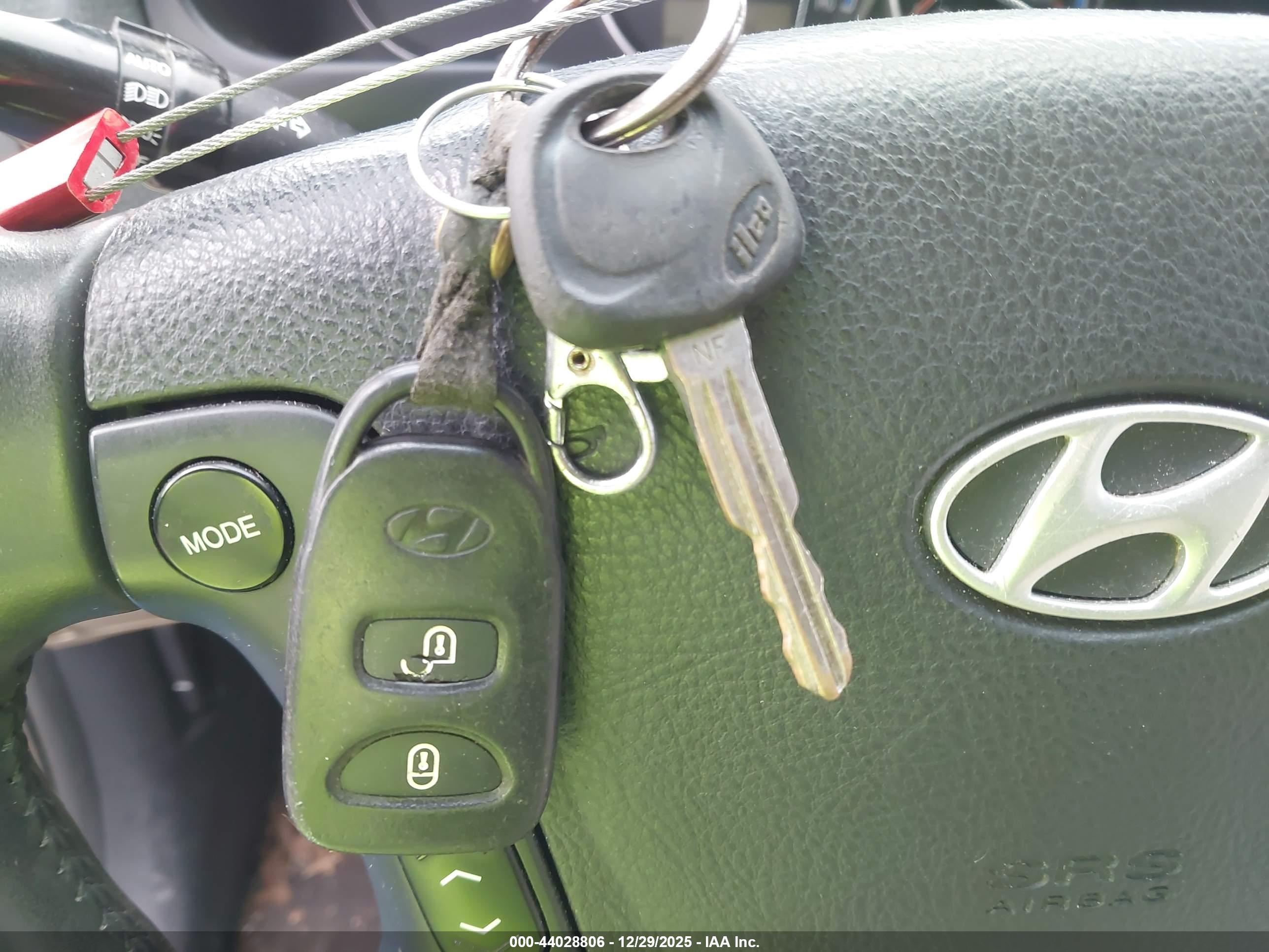 HYUNDAI SANTA image 11