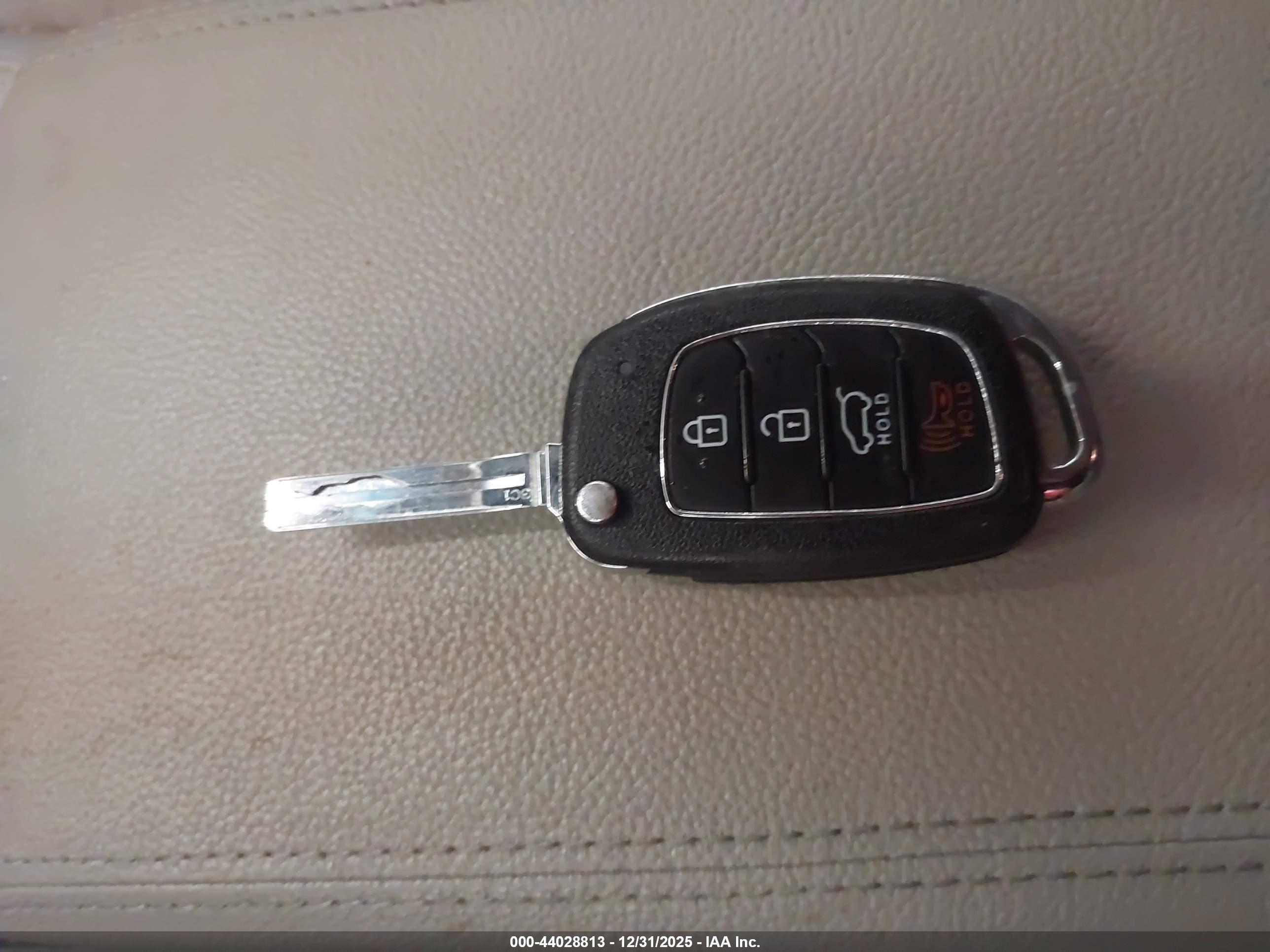 HYUNDAI TUCSON image 11