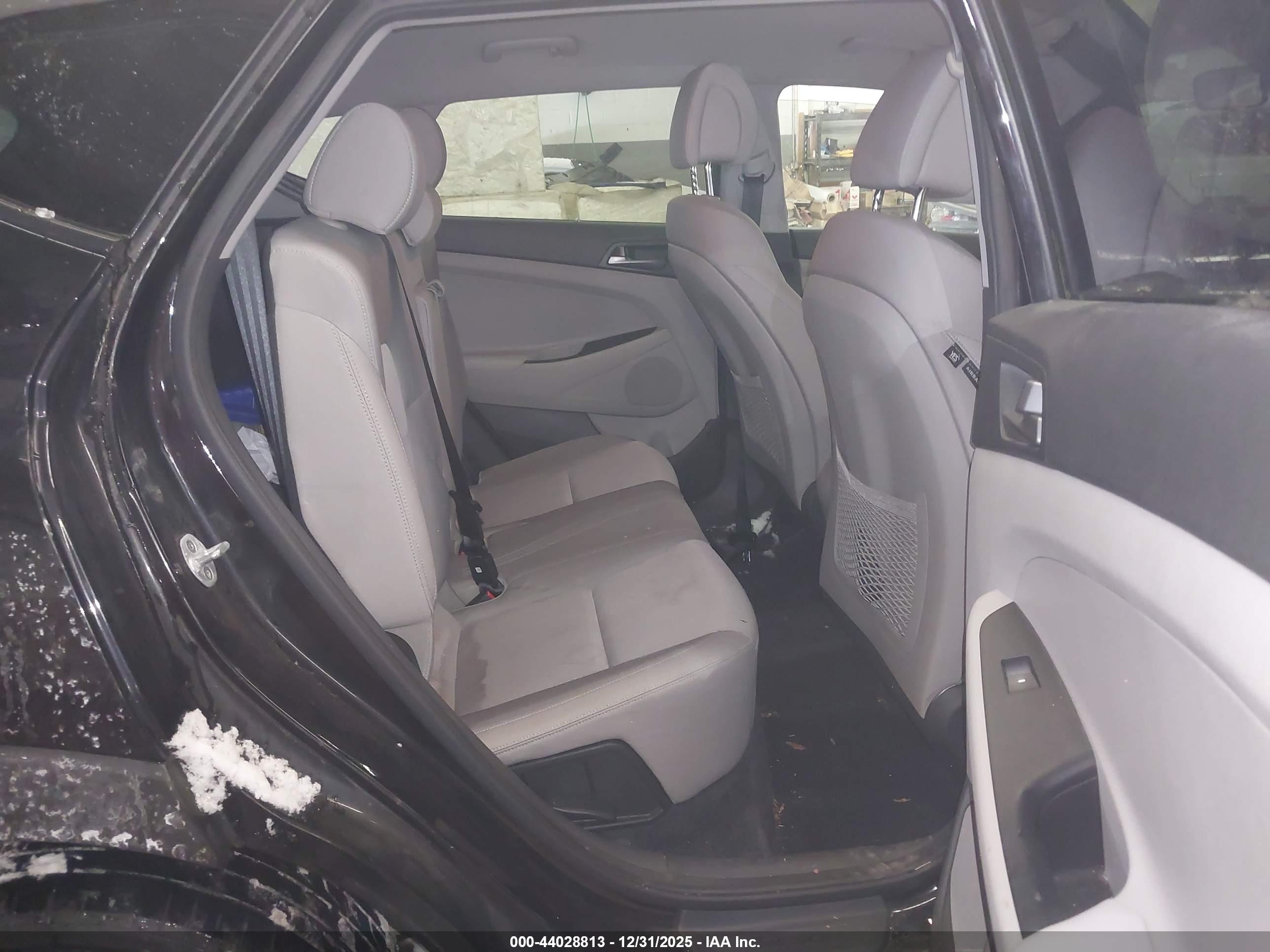 HYUNDAI TUCSON image 8