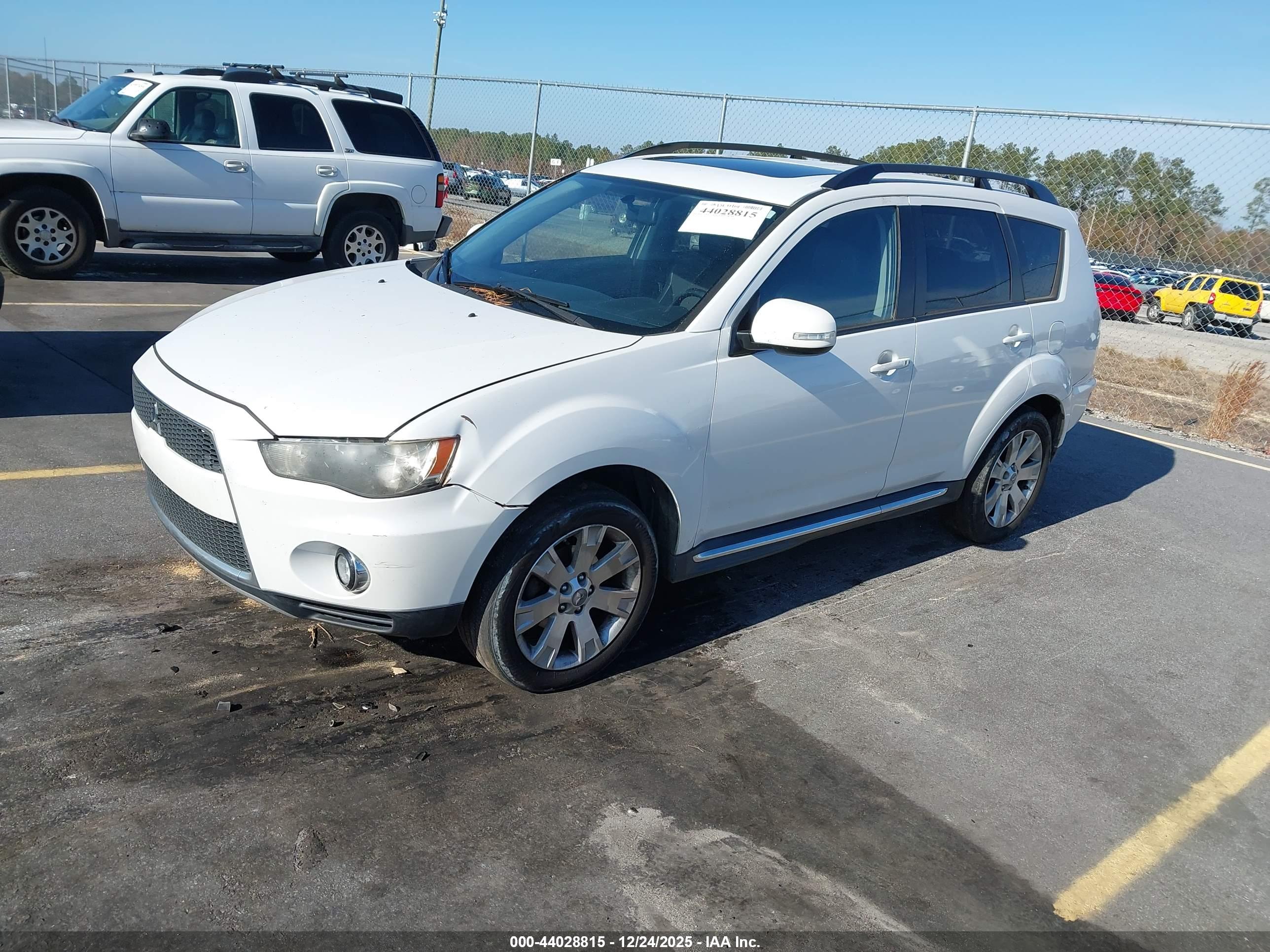 MITSUBISHI OUTLANDER image 2