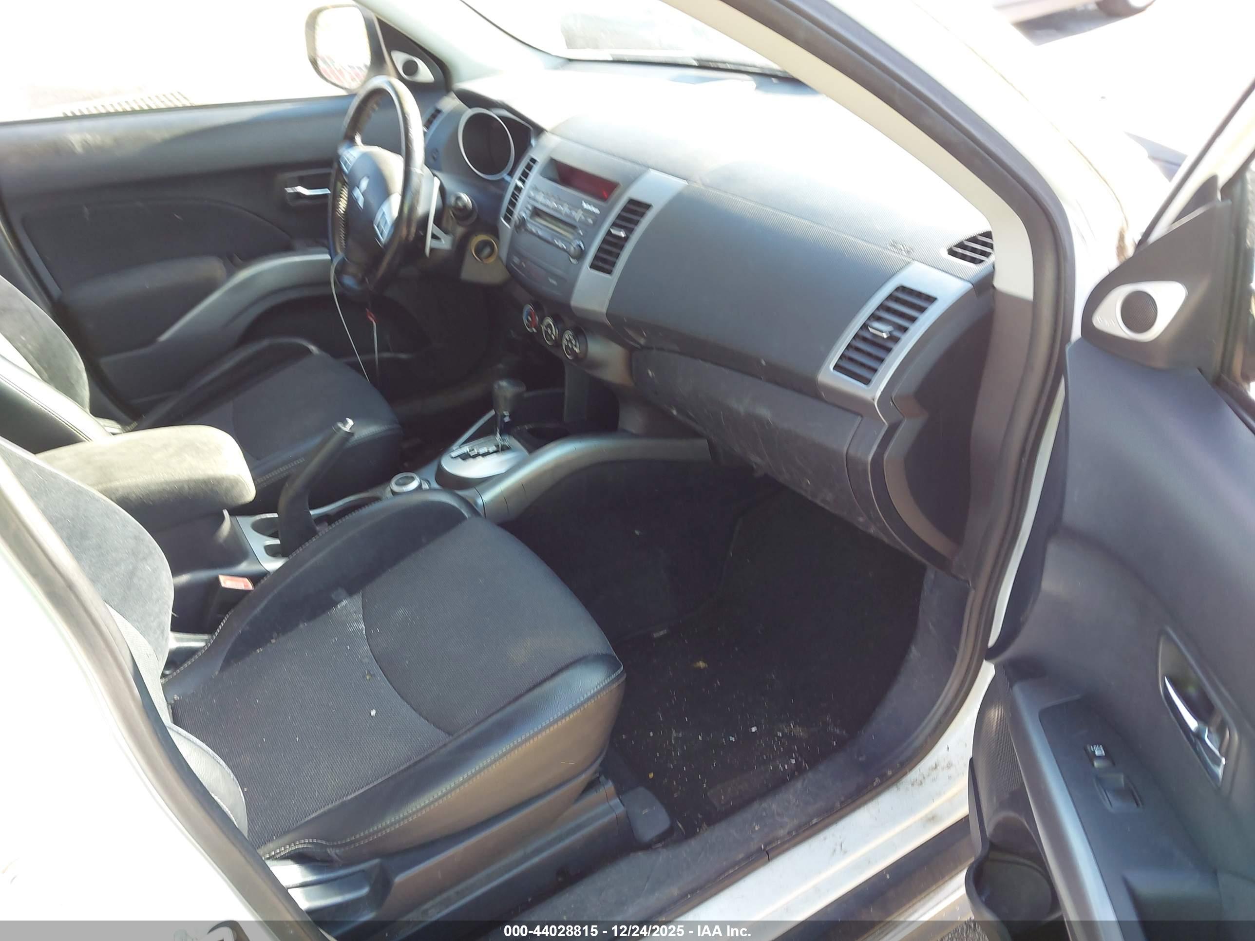 MITSUBISHI OUTLANDER image 5