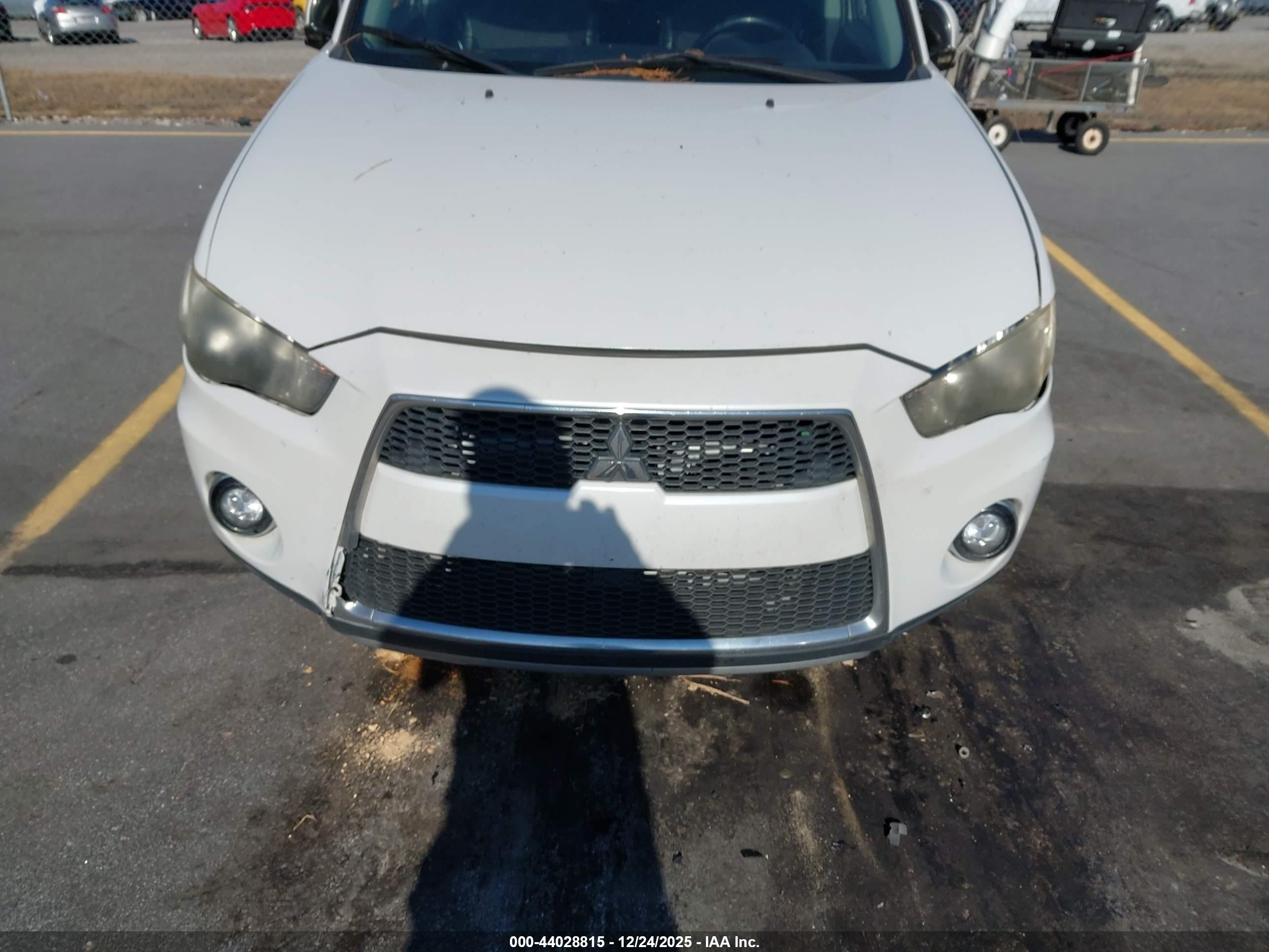 MITSUBISHI OUTLANDER image 6