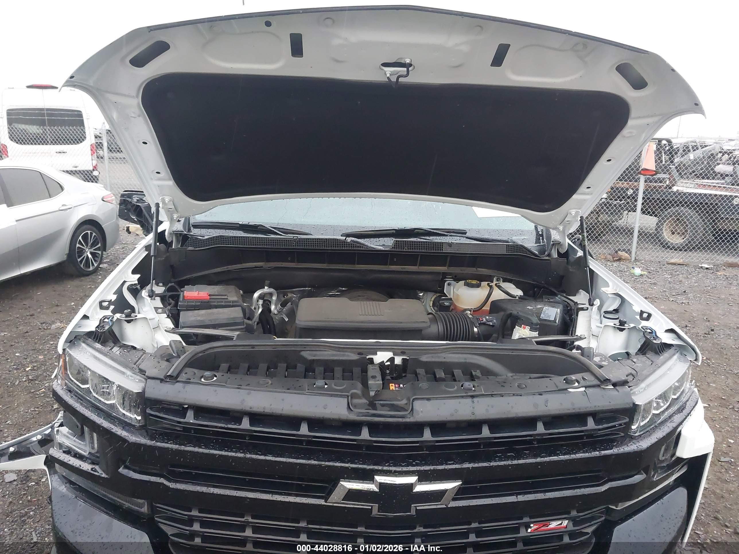 CHEVROLET SILVERADO image 10