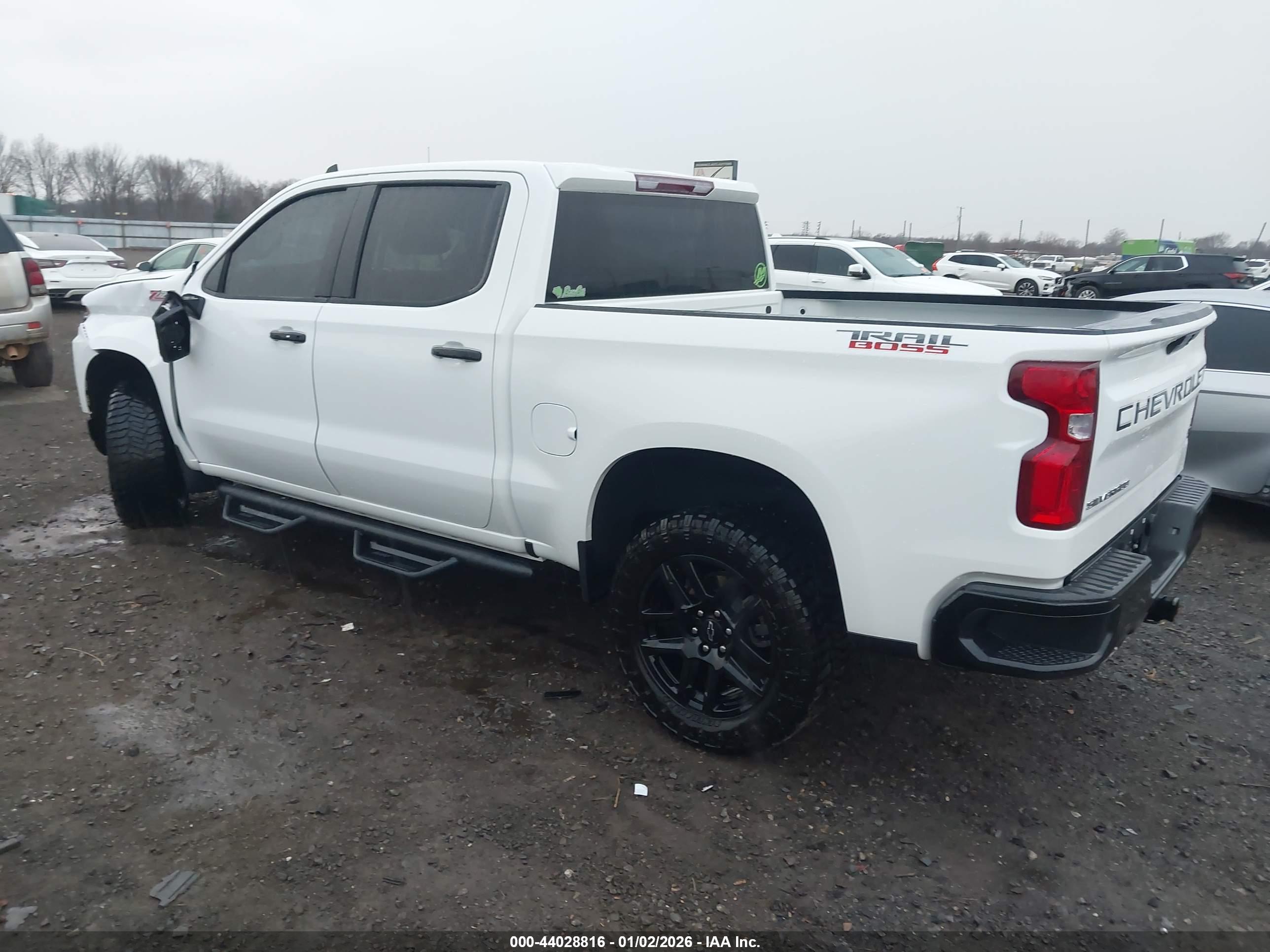 CHEVROLET SILVERADO image 3