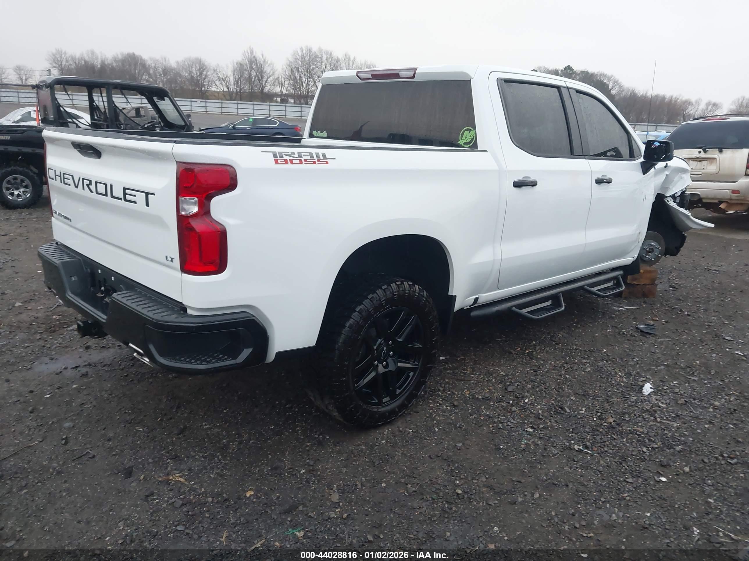 CHEVROLET SILVERADO image 4