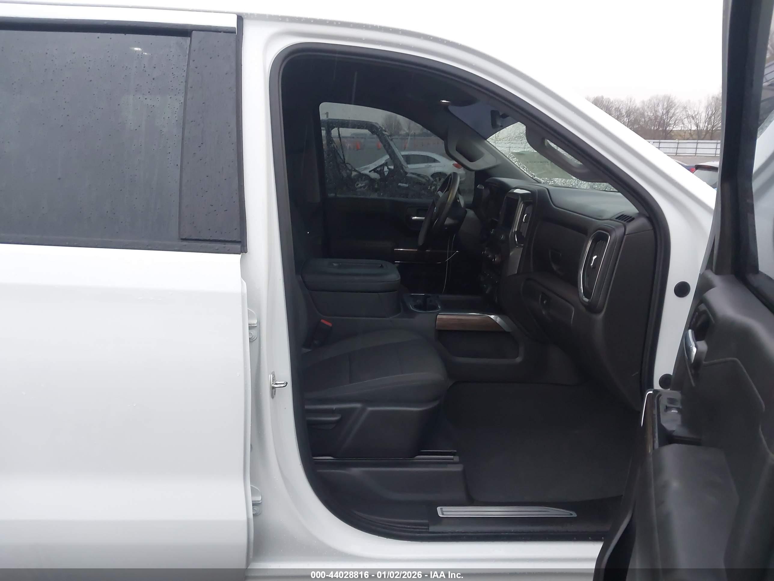 CHEVROLET SILVERADO image 5