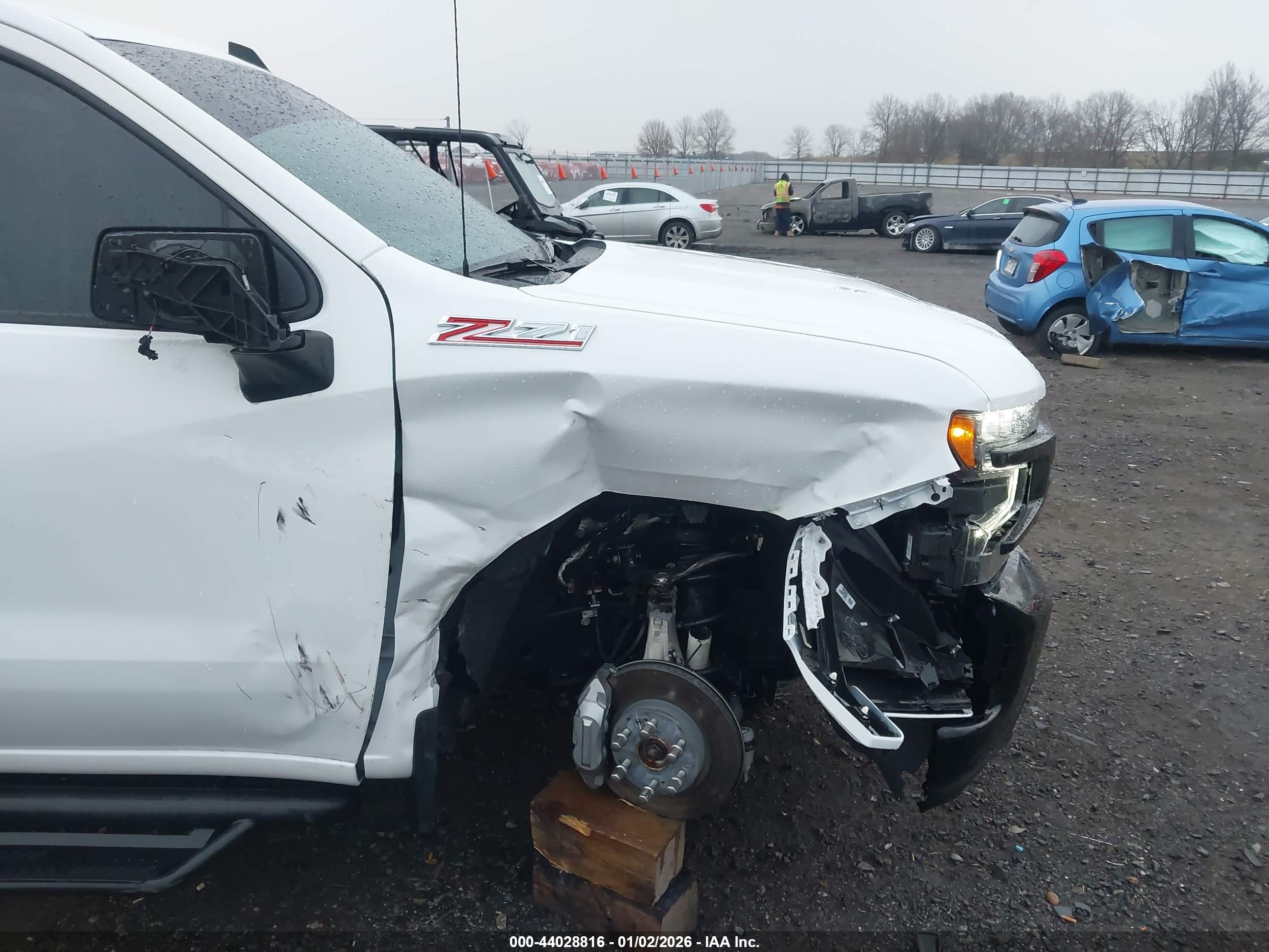 CHEVROLET SILVERADO image 6