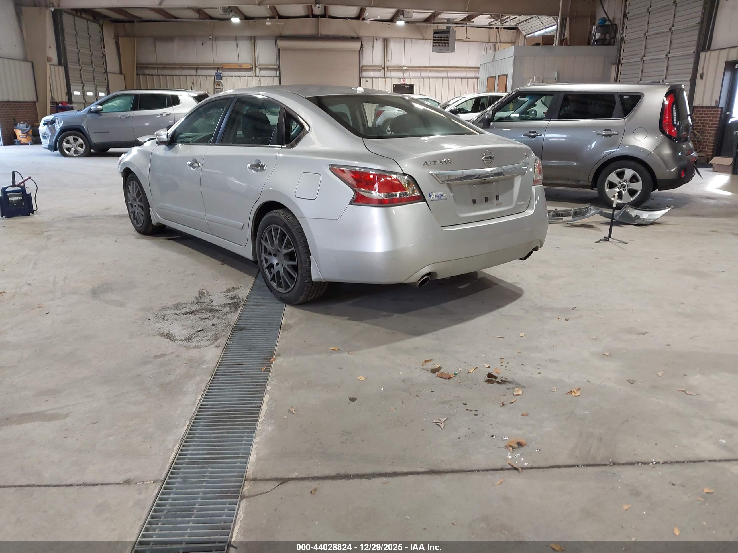 NISSAN ALTIMA image 3