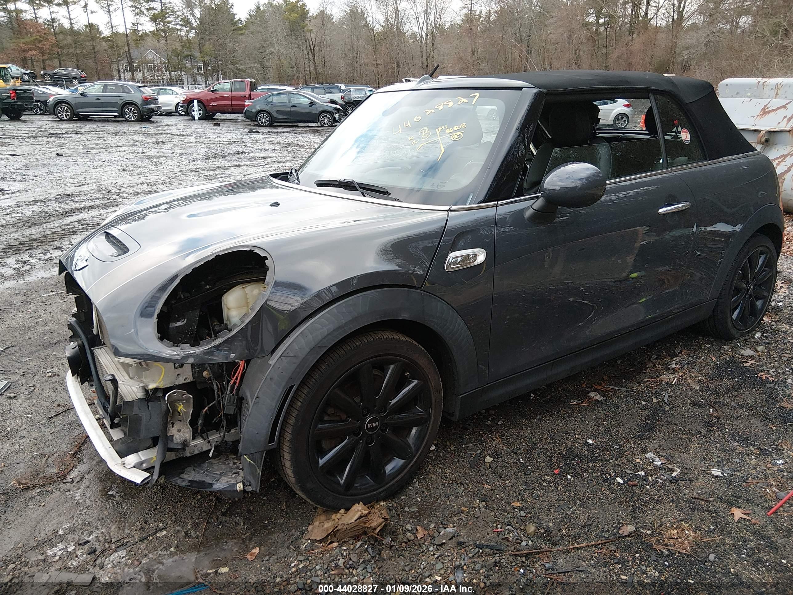 MINI CONVERTIBLE image 2