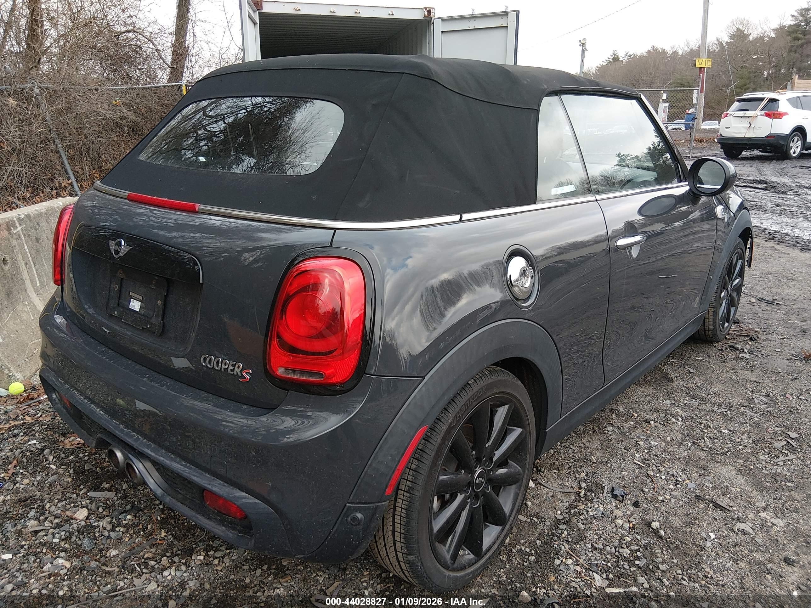 MINI CONVERTIBLE image 4