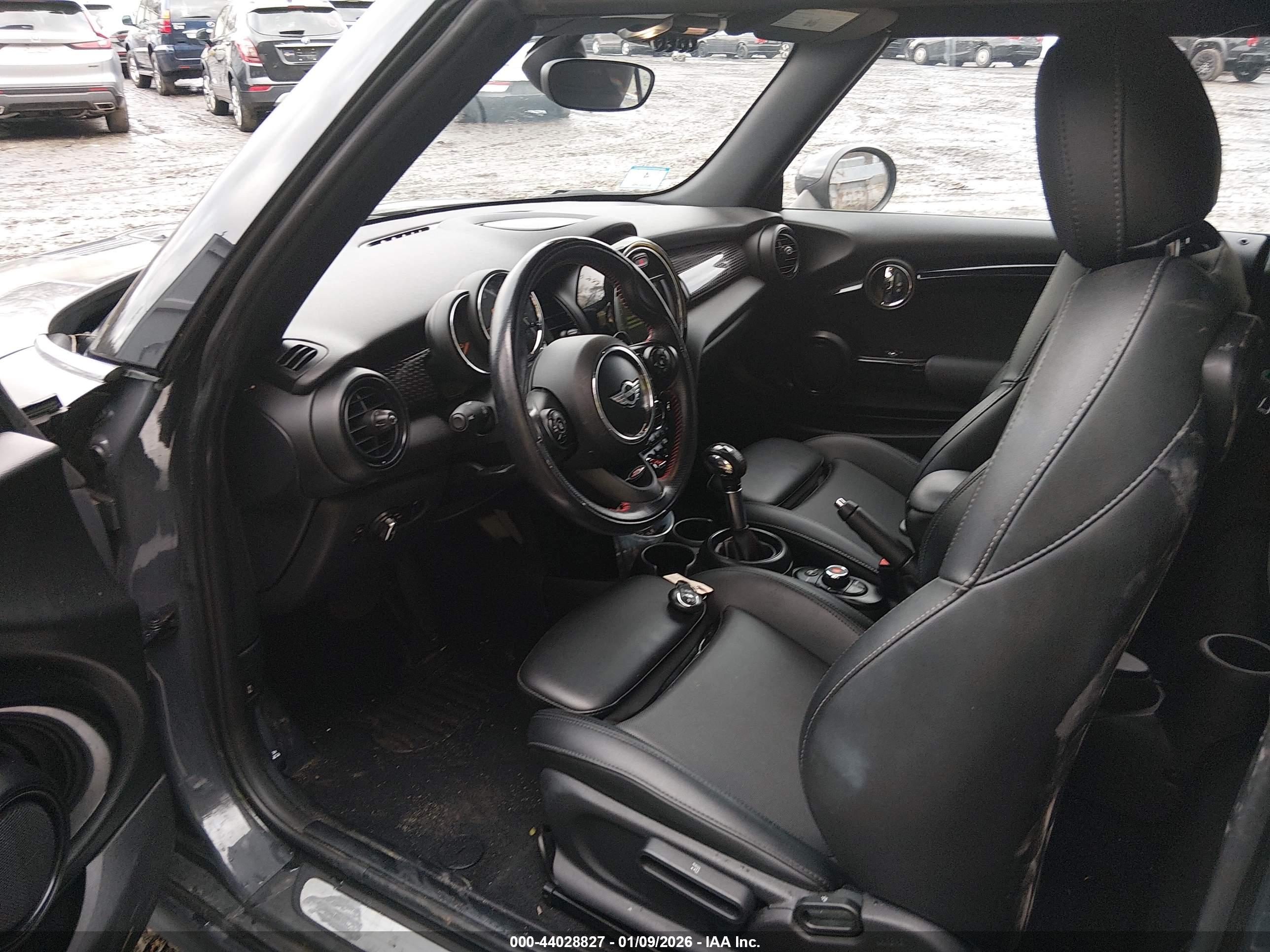 MINI CONVERTIBLE image 5