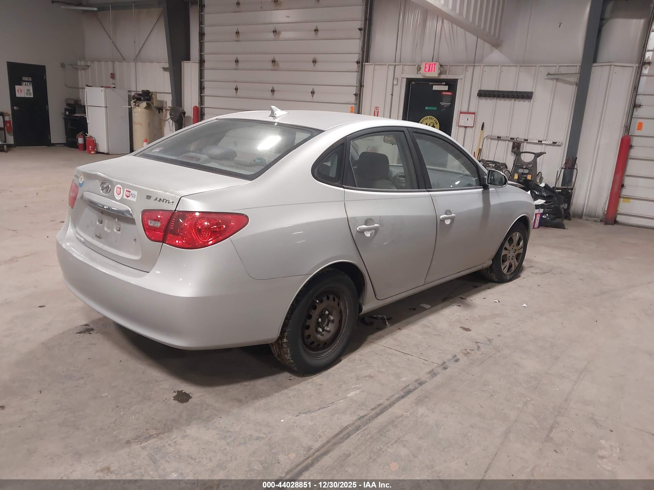HYUNDAI ELANTRA image 4