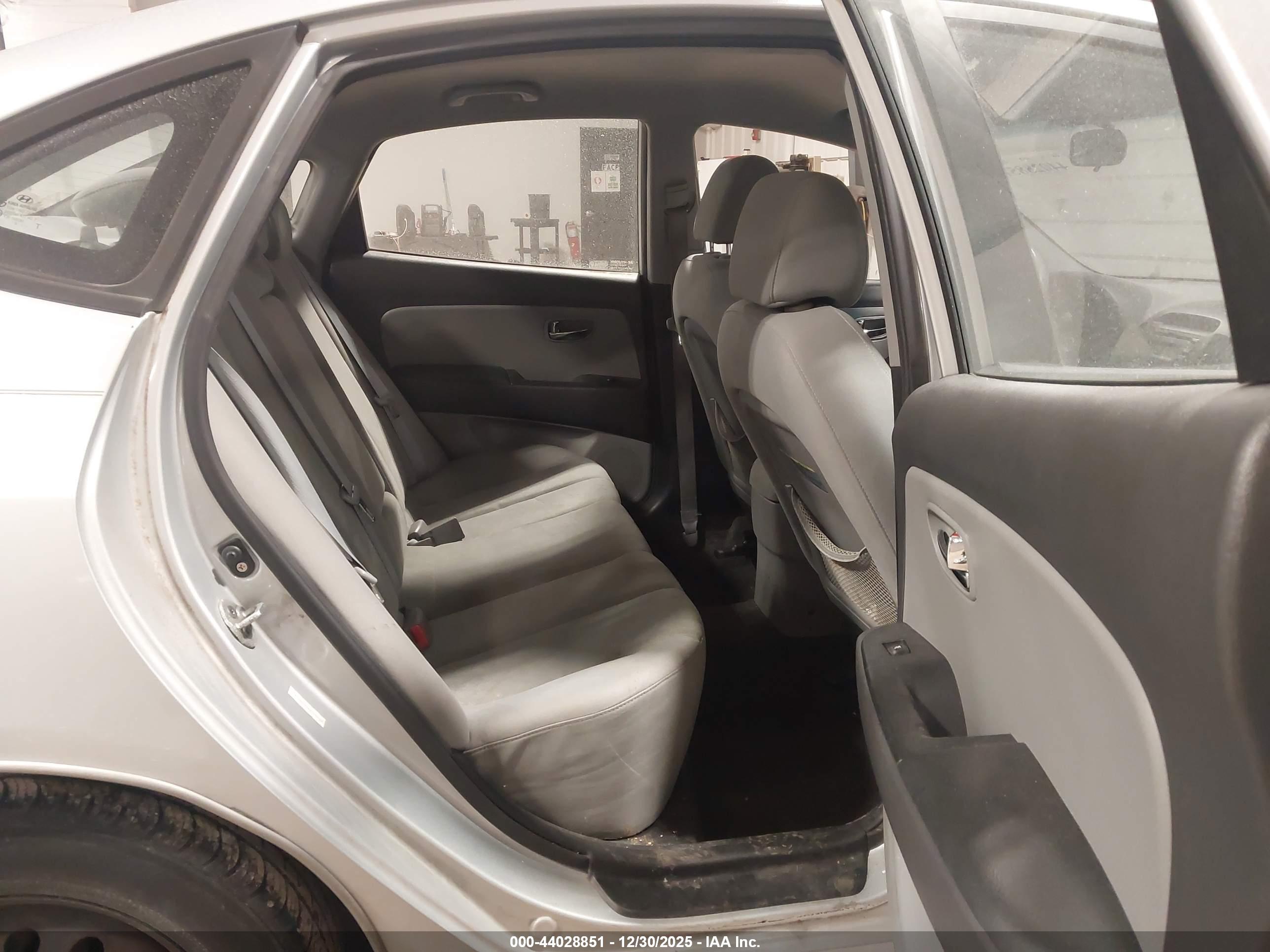 HYUNDAI ELANTRA image 8