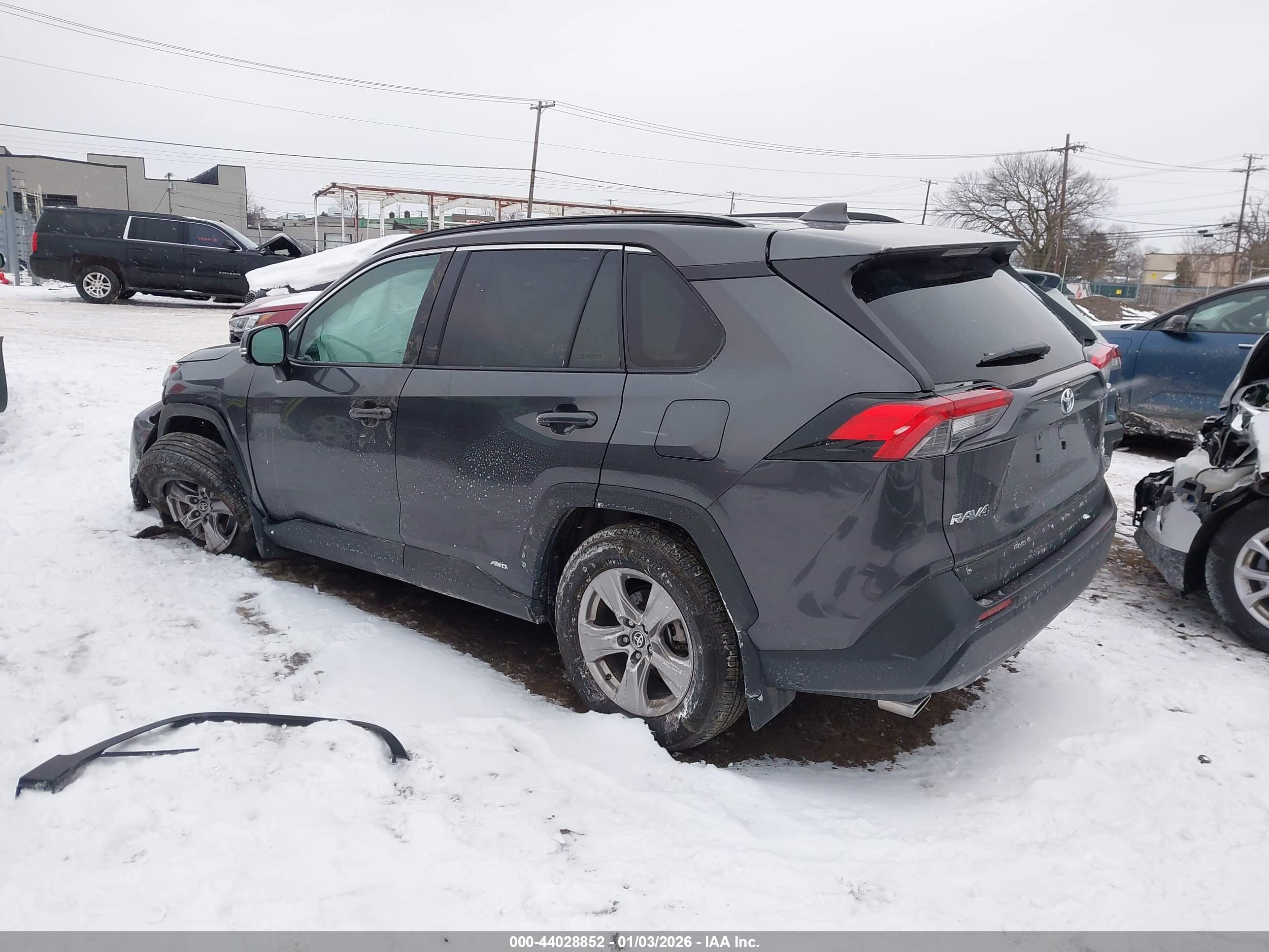 TOYOTA RAV4 image 3