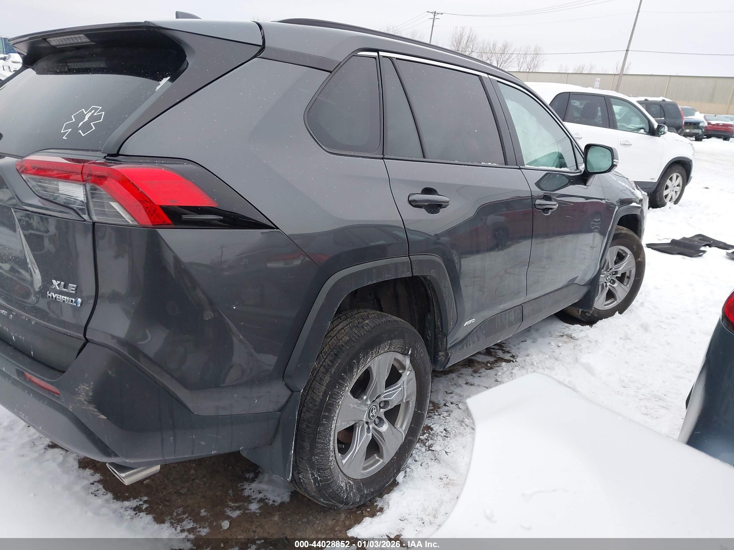 TOYOTA RAV4 image 4