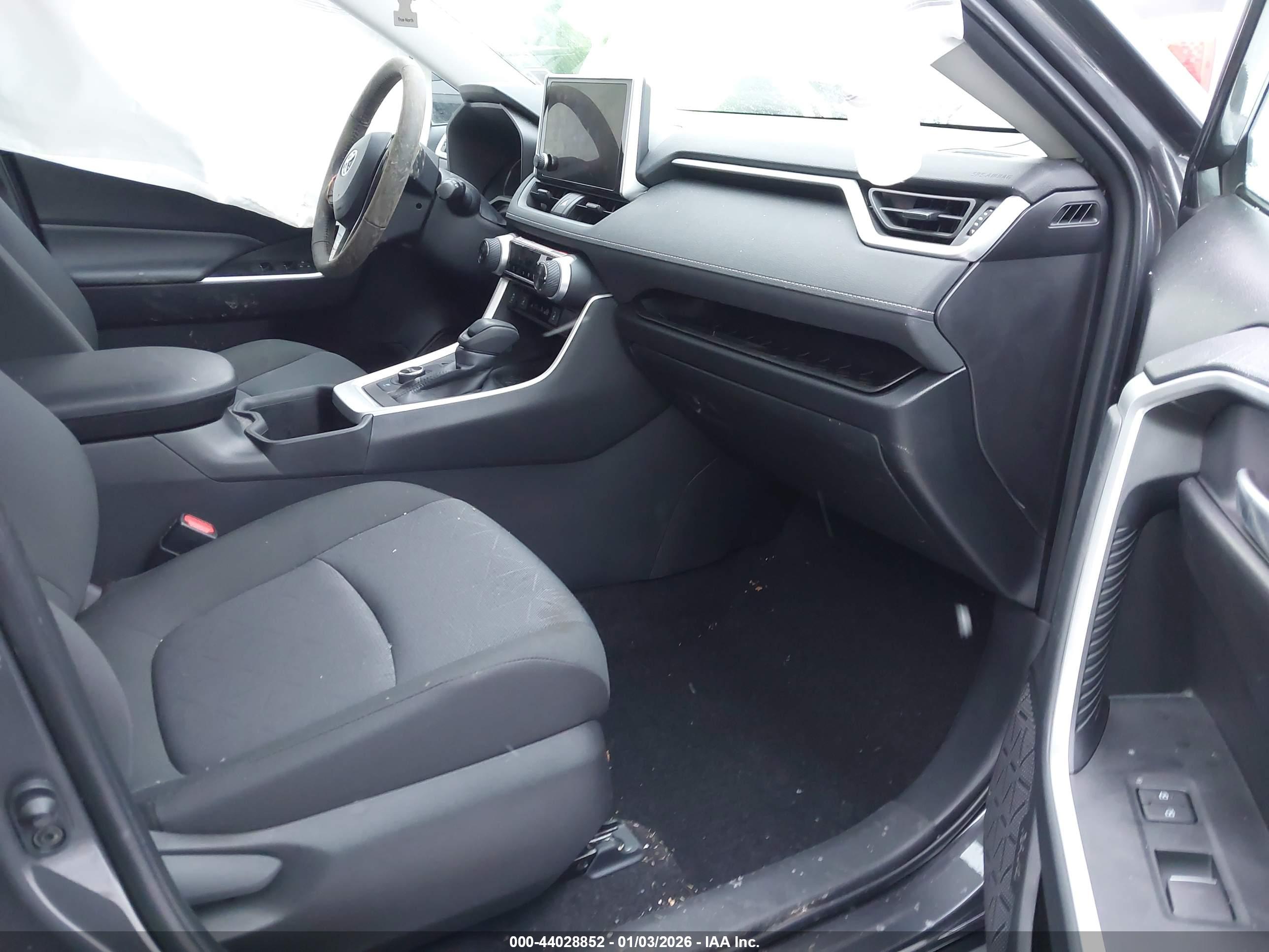 TOYOTA RAV4 image 5