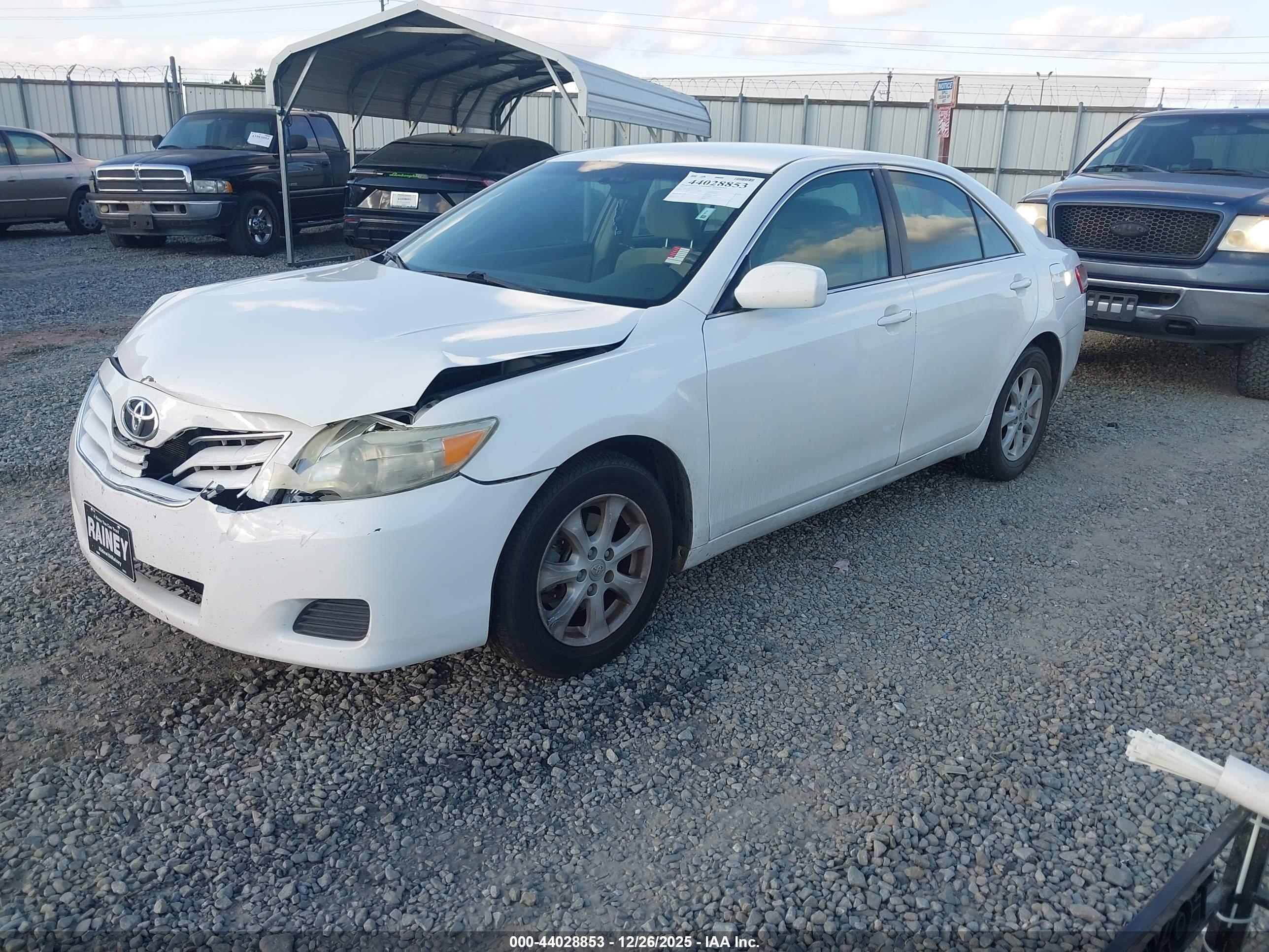 TOYOTA CAMRY image 2