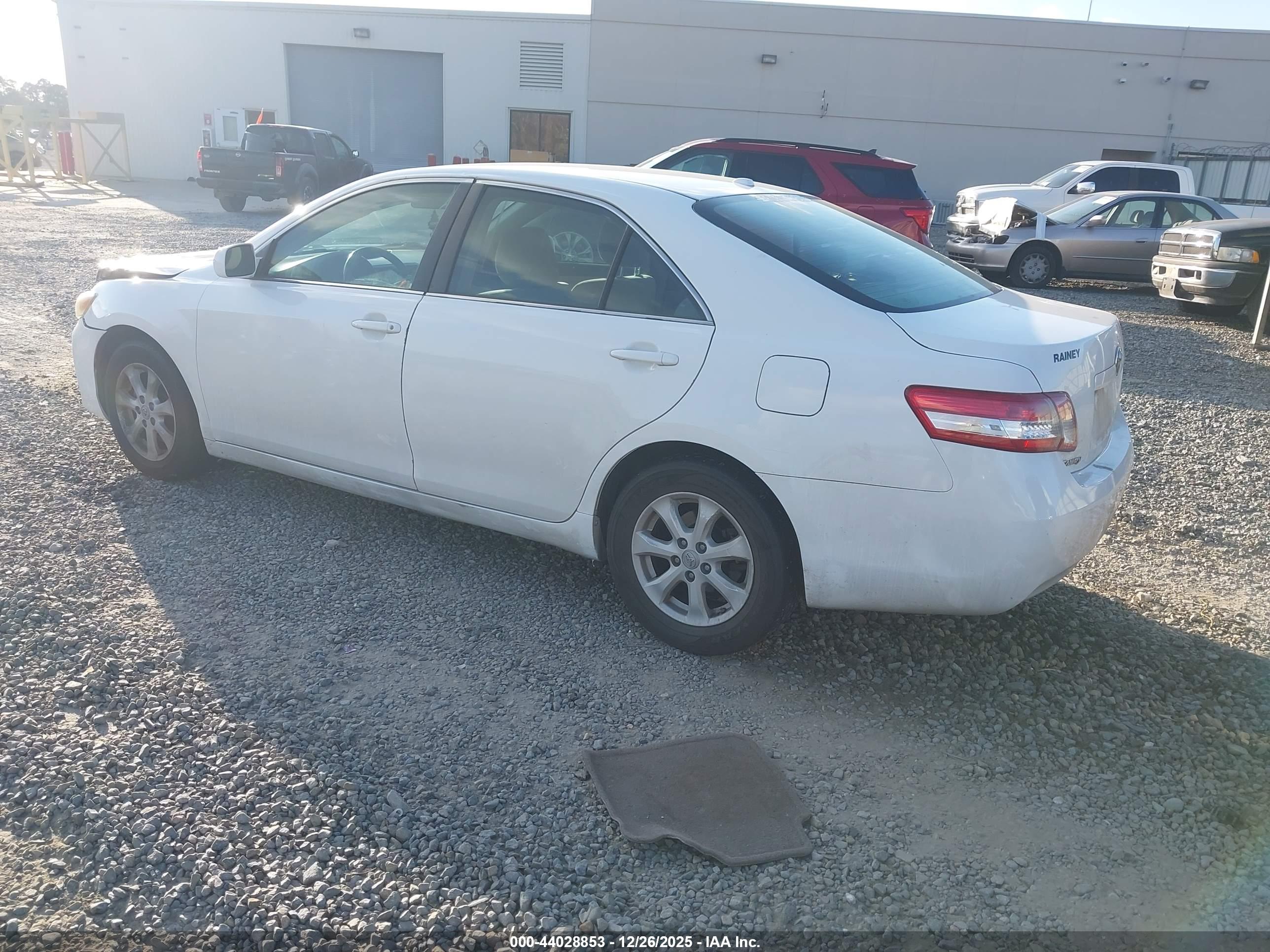 TOYOTA CAMRY image 3