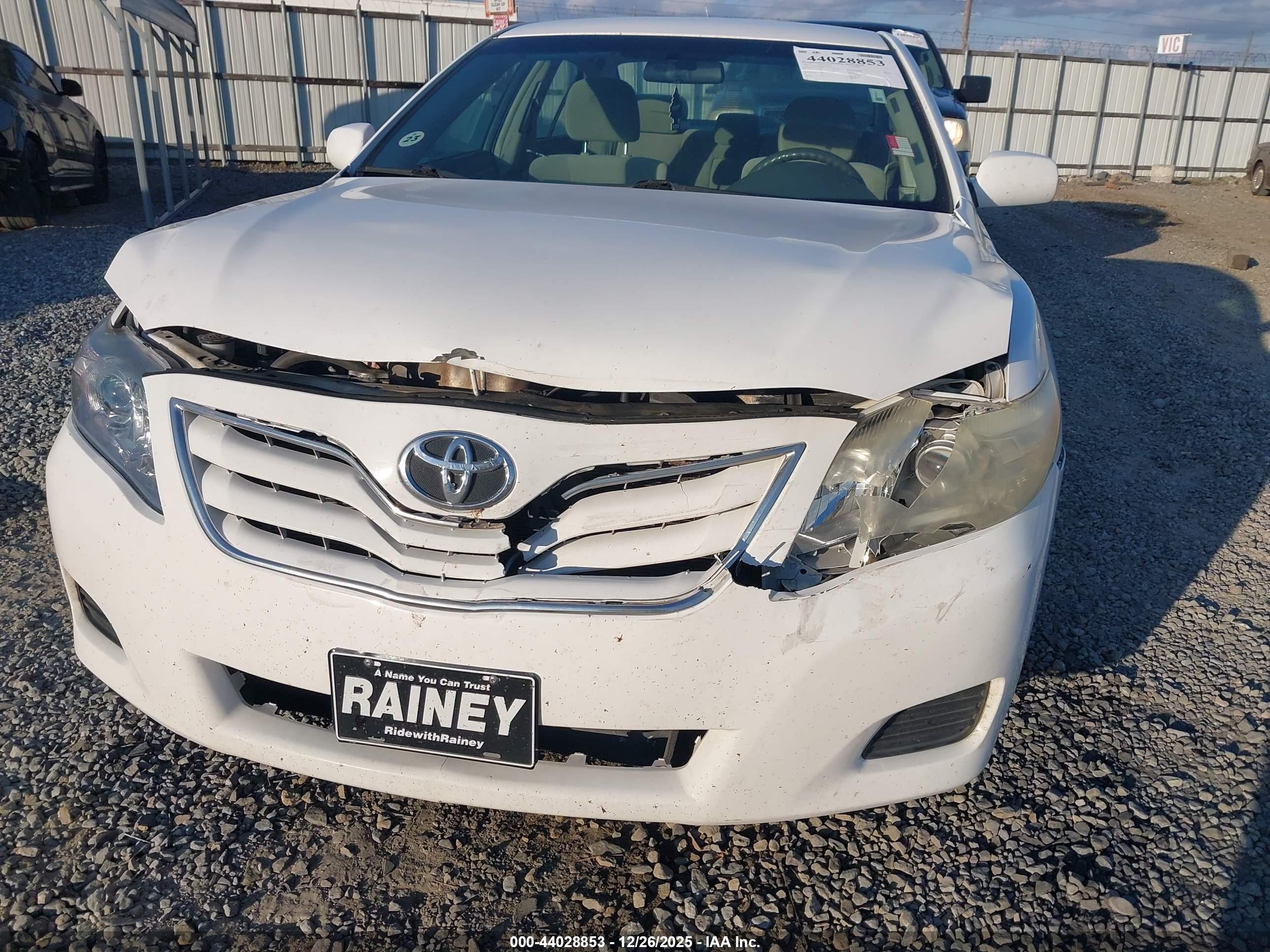 TOYOTA CAMRY image 6