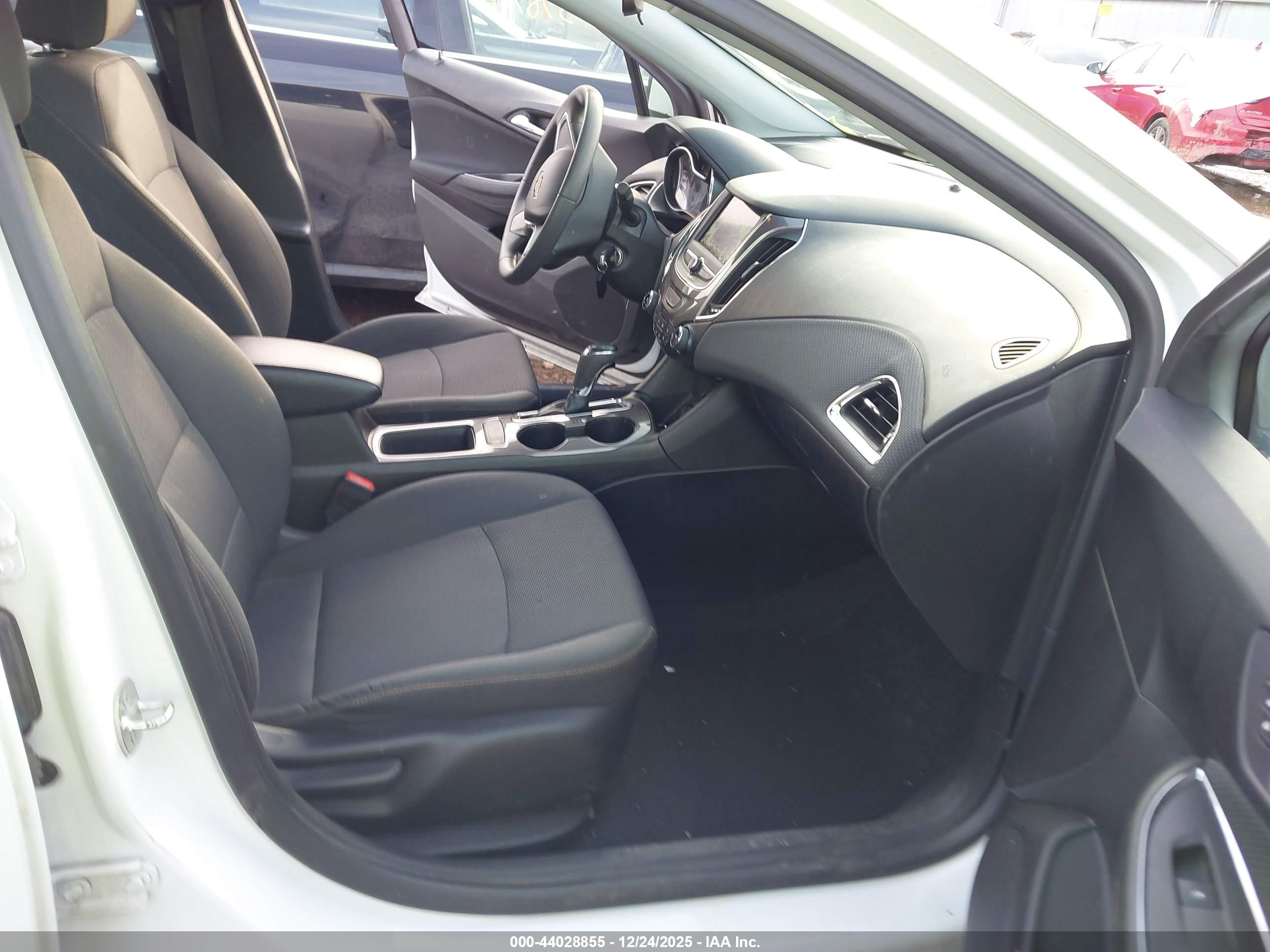 CHEVROLET CRUZE image 5