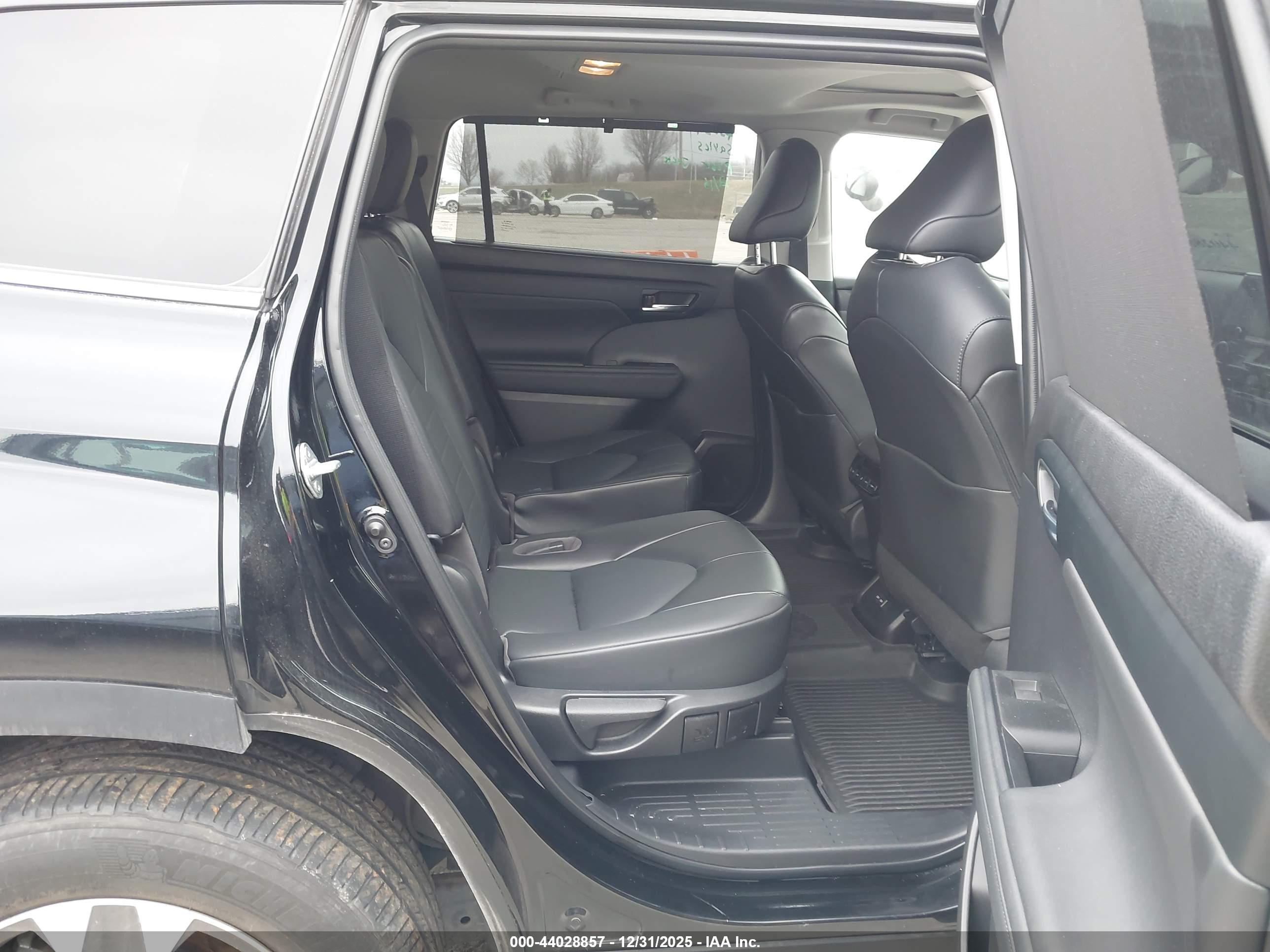 TOYOTA HIGHLANDER image 8