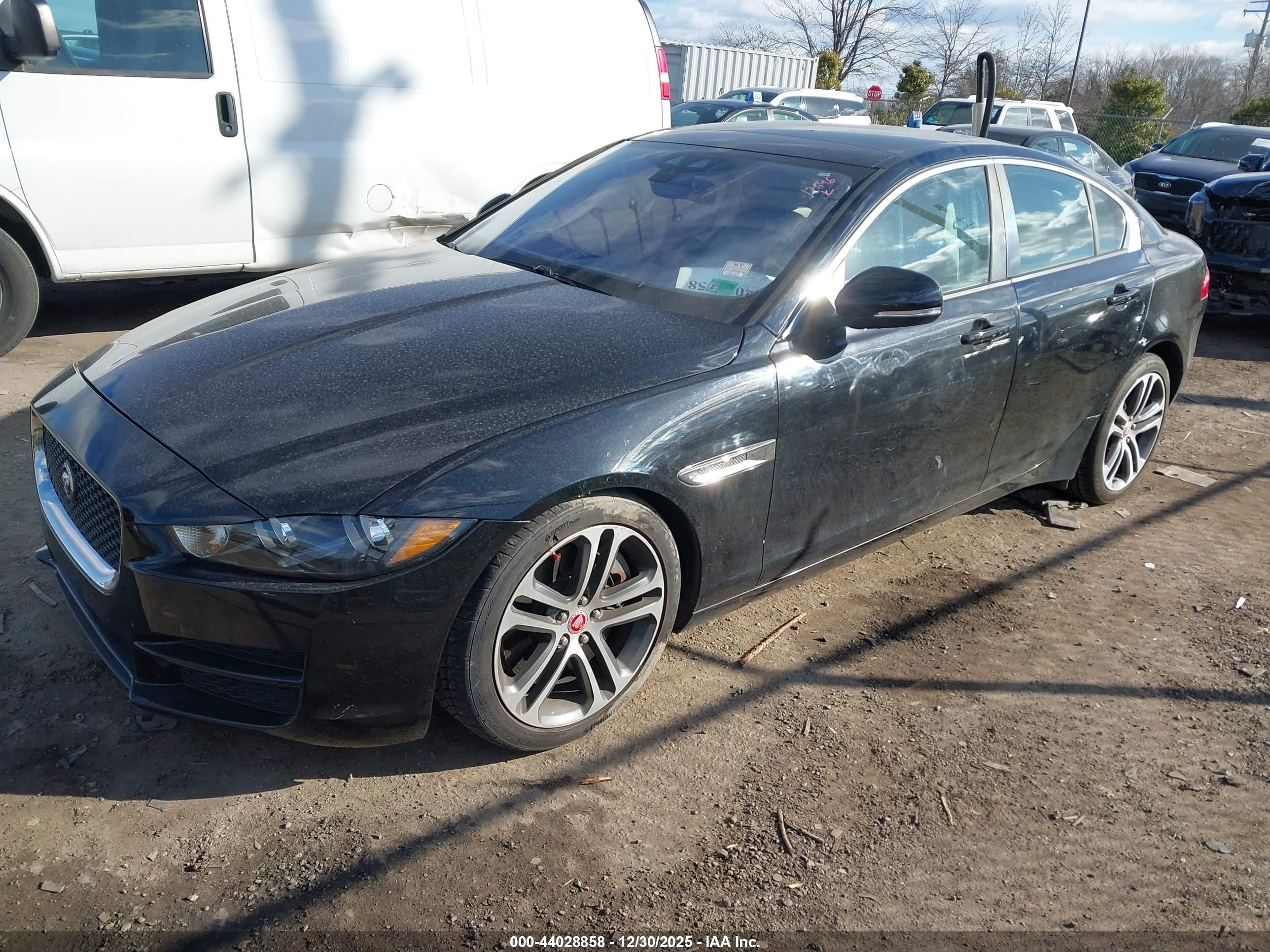 JAGUAR XE image 2