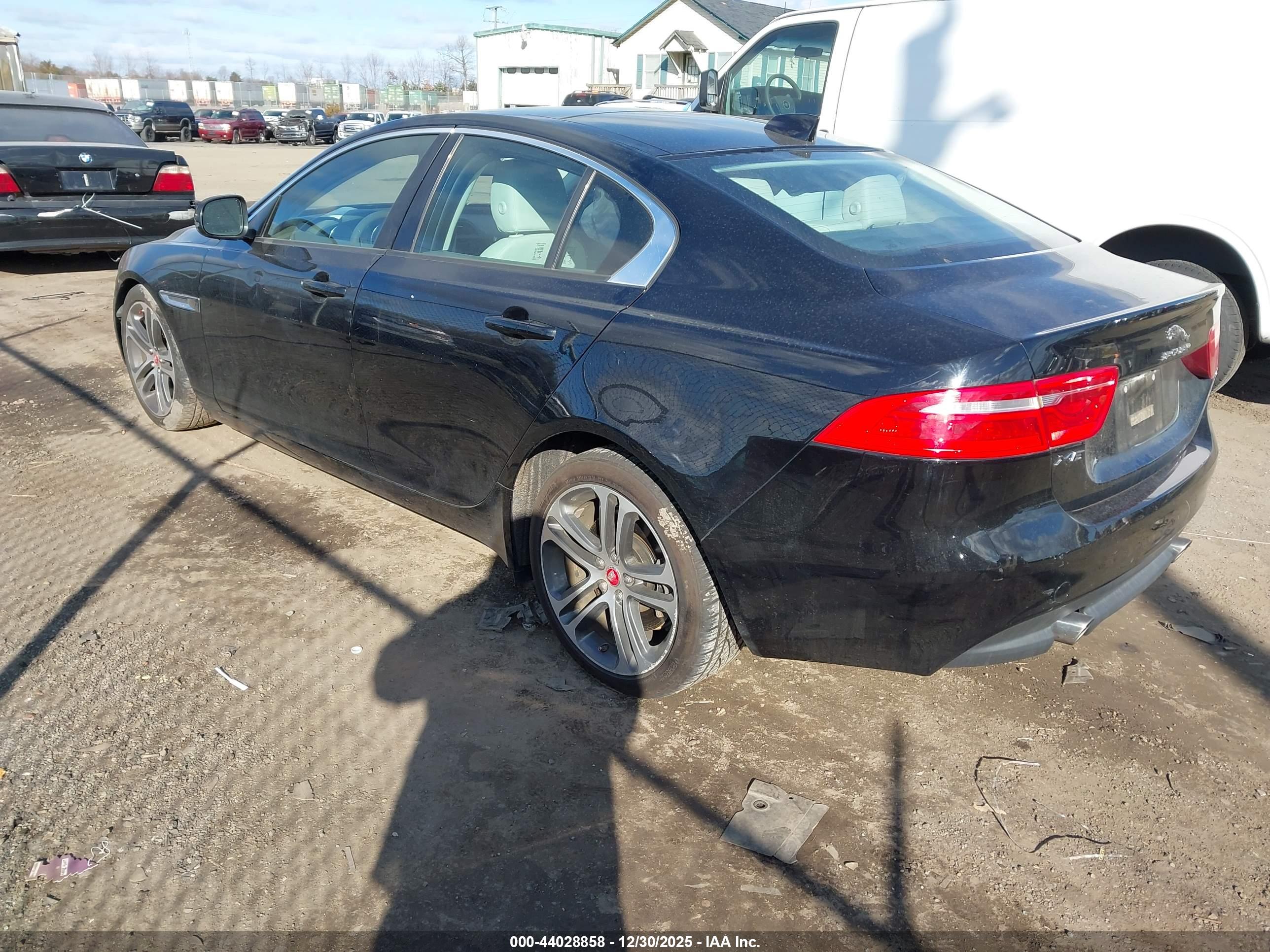 JAGUAR XE image 3