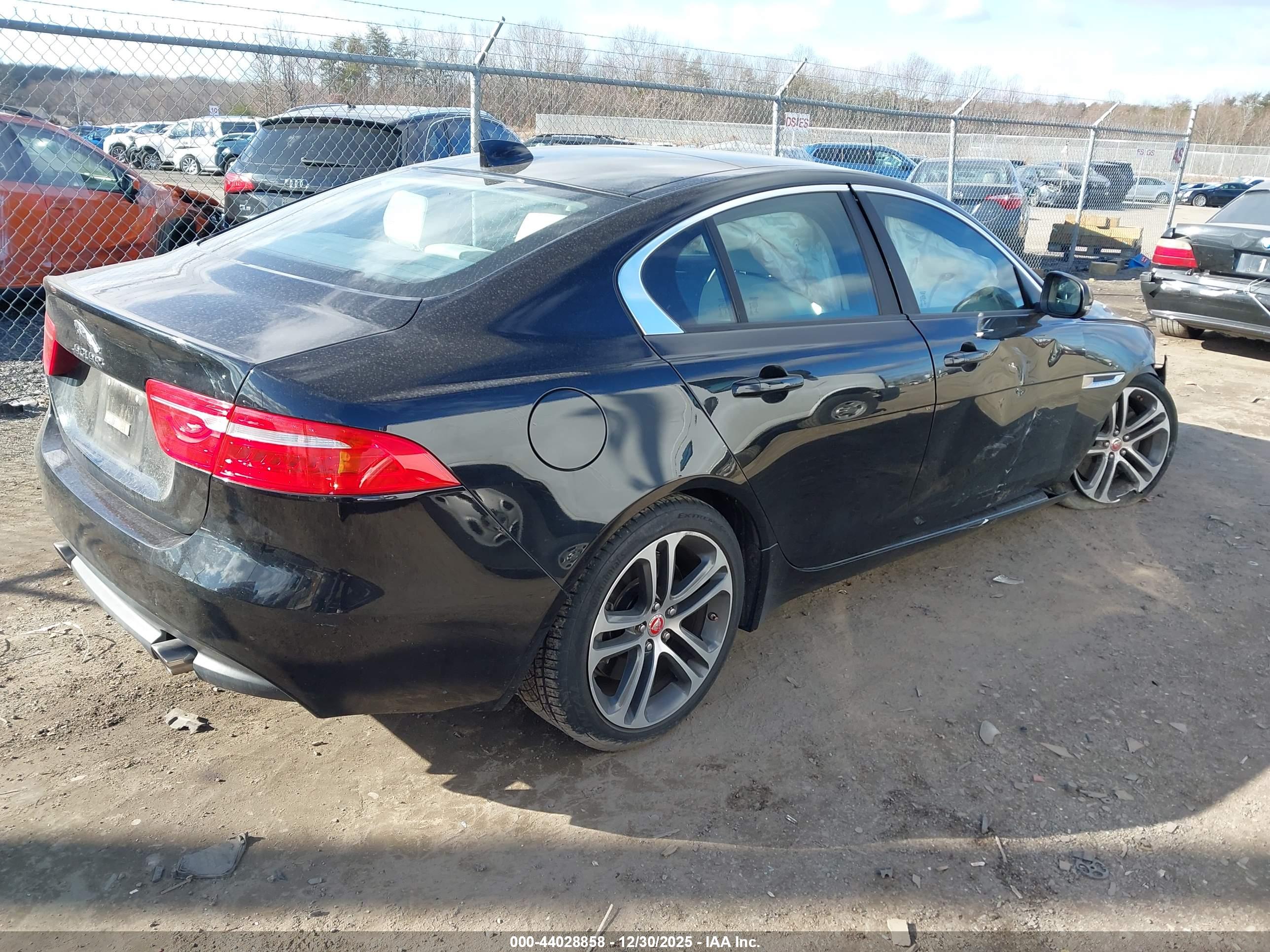 JAGUAR XE image 4
