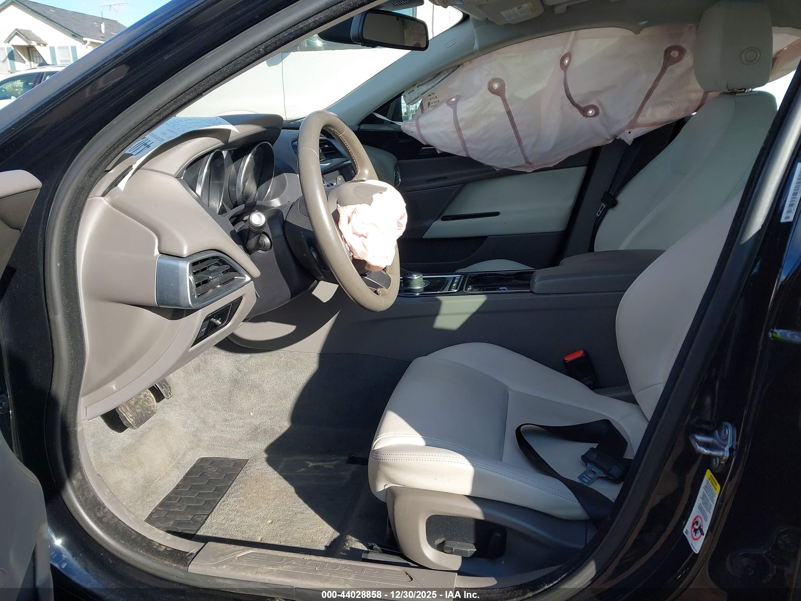JAGUAR XE image 5