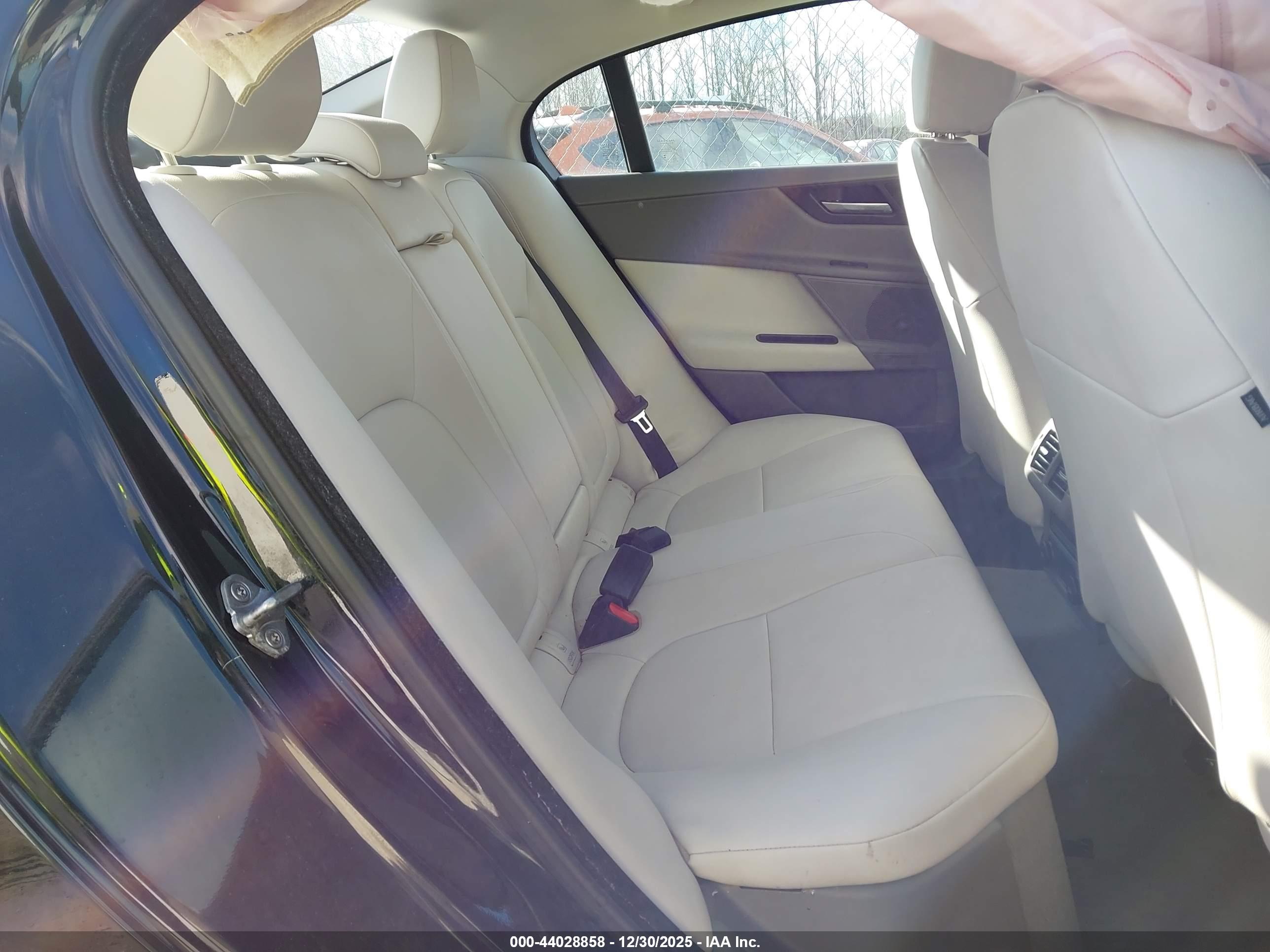 JAGUAR XE image 8