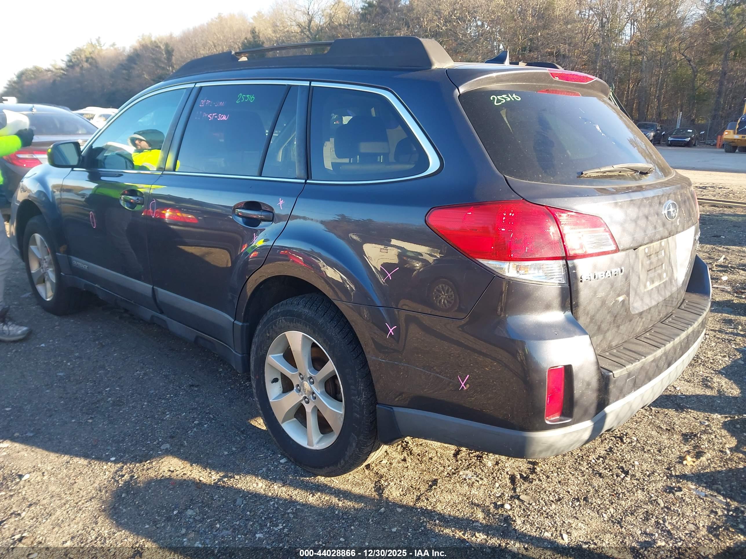 SUBARU OUTBACK image 3