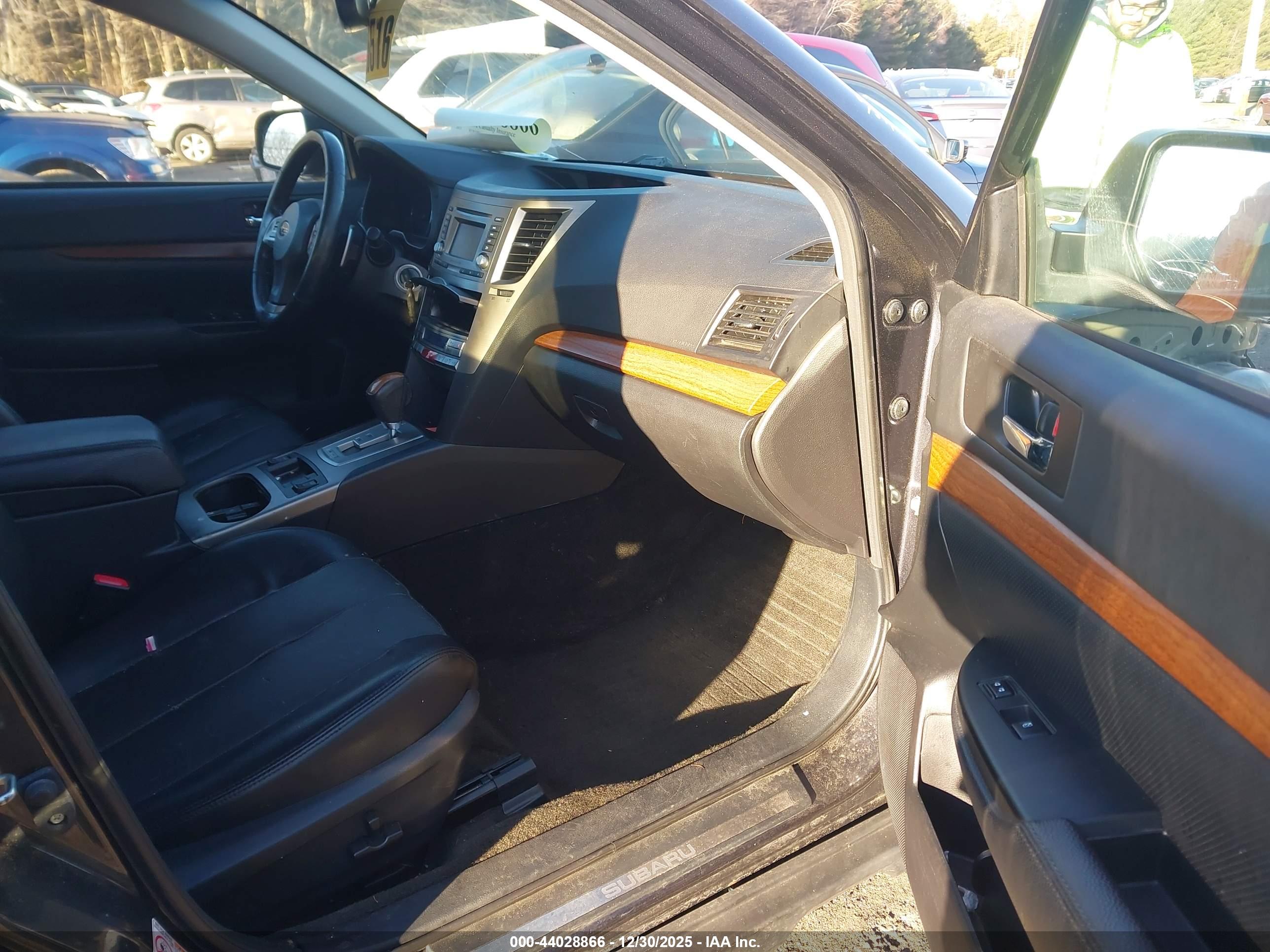 SUBARU OUTBACK image 5