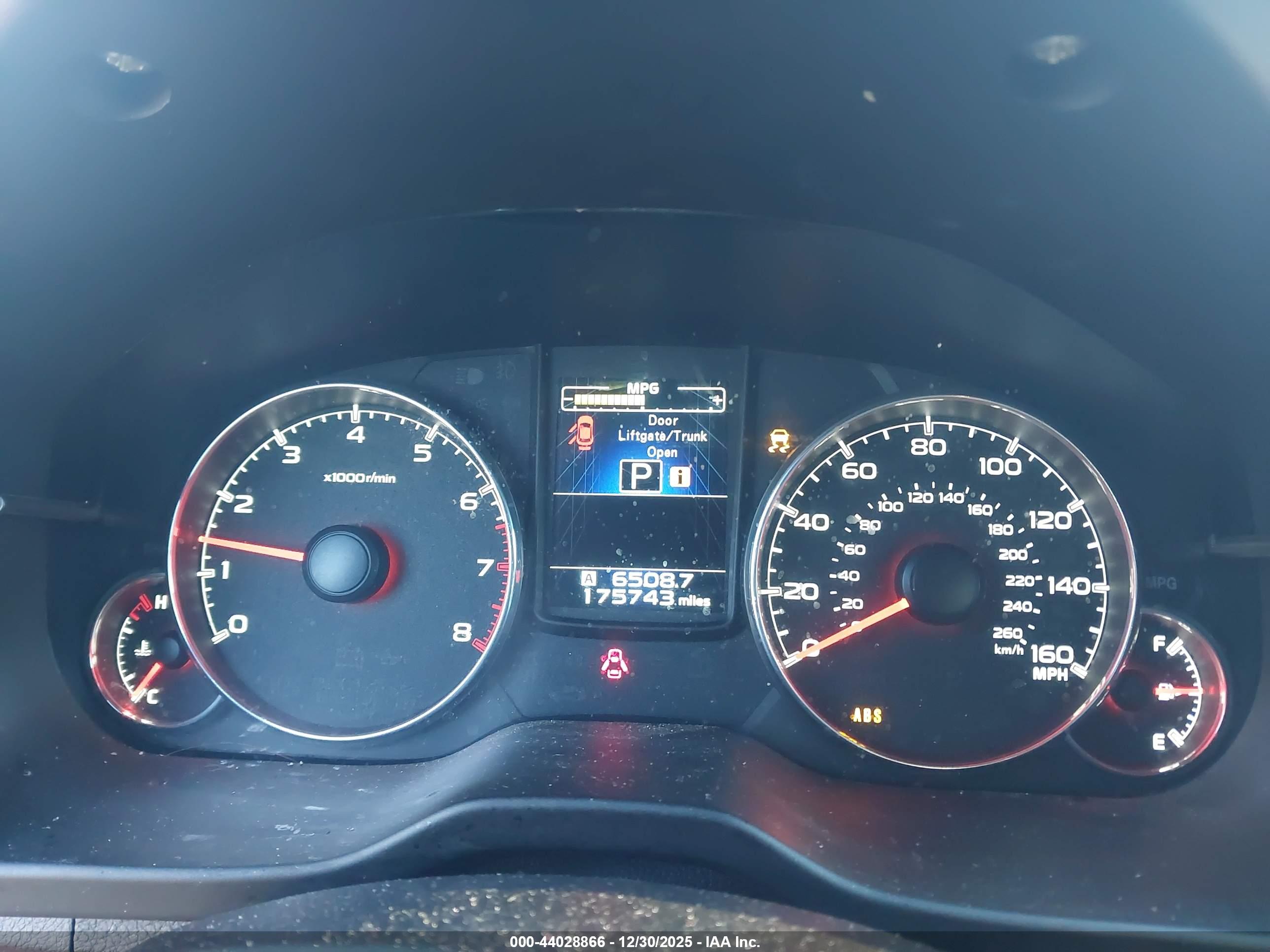 SUBARU OUTBACK image 7
