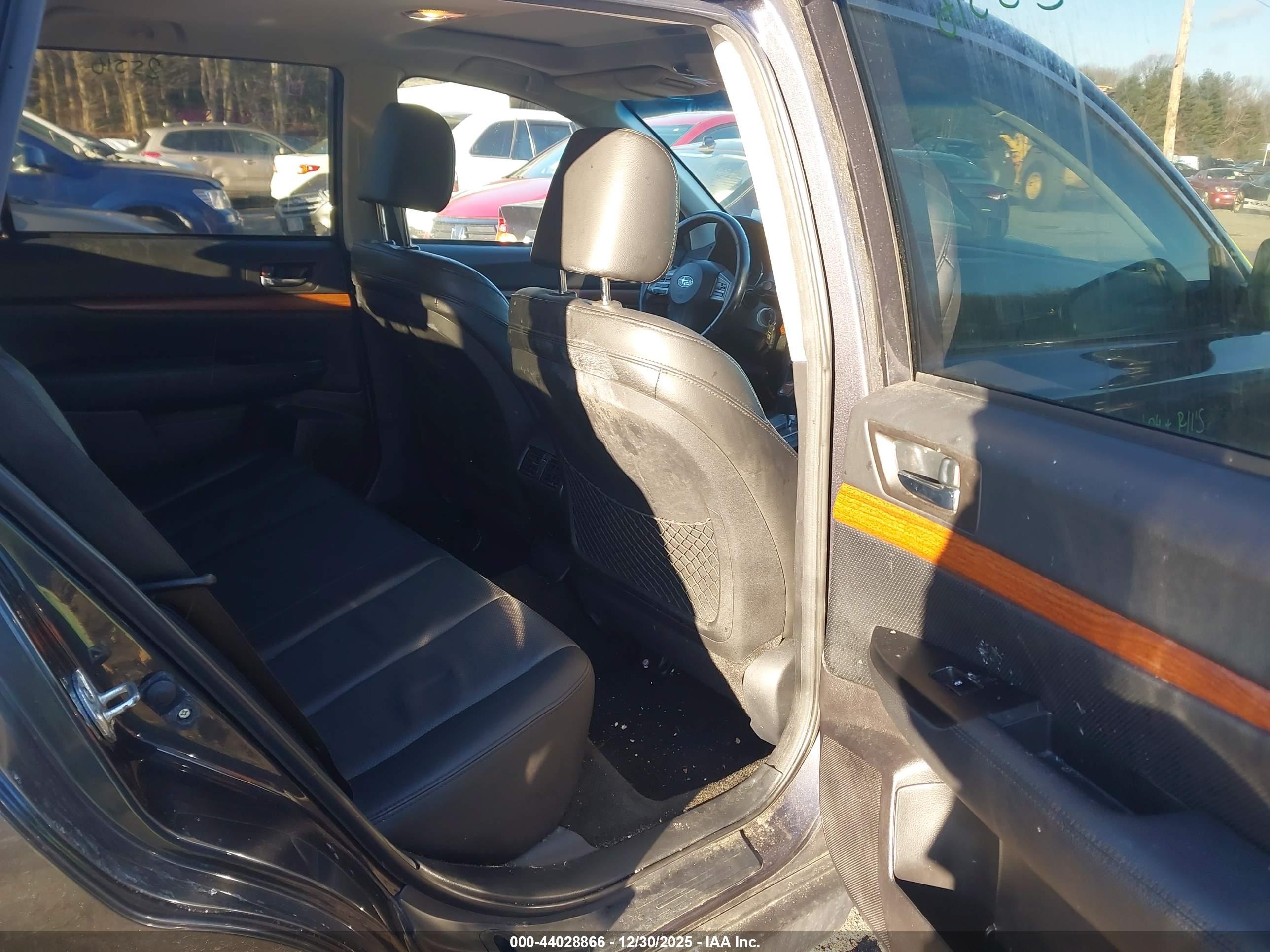 SUBARU OUTBACK image 8