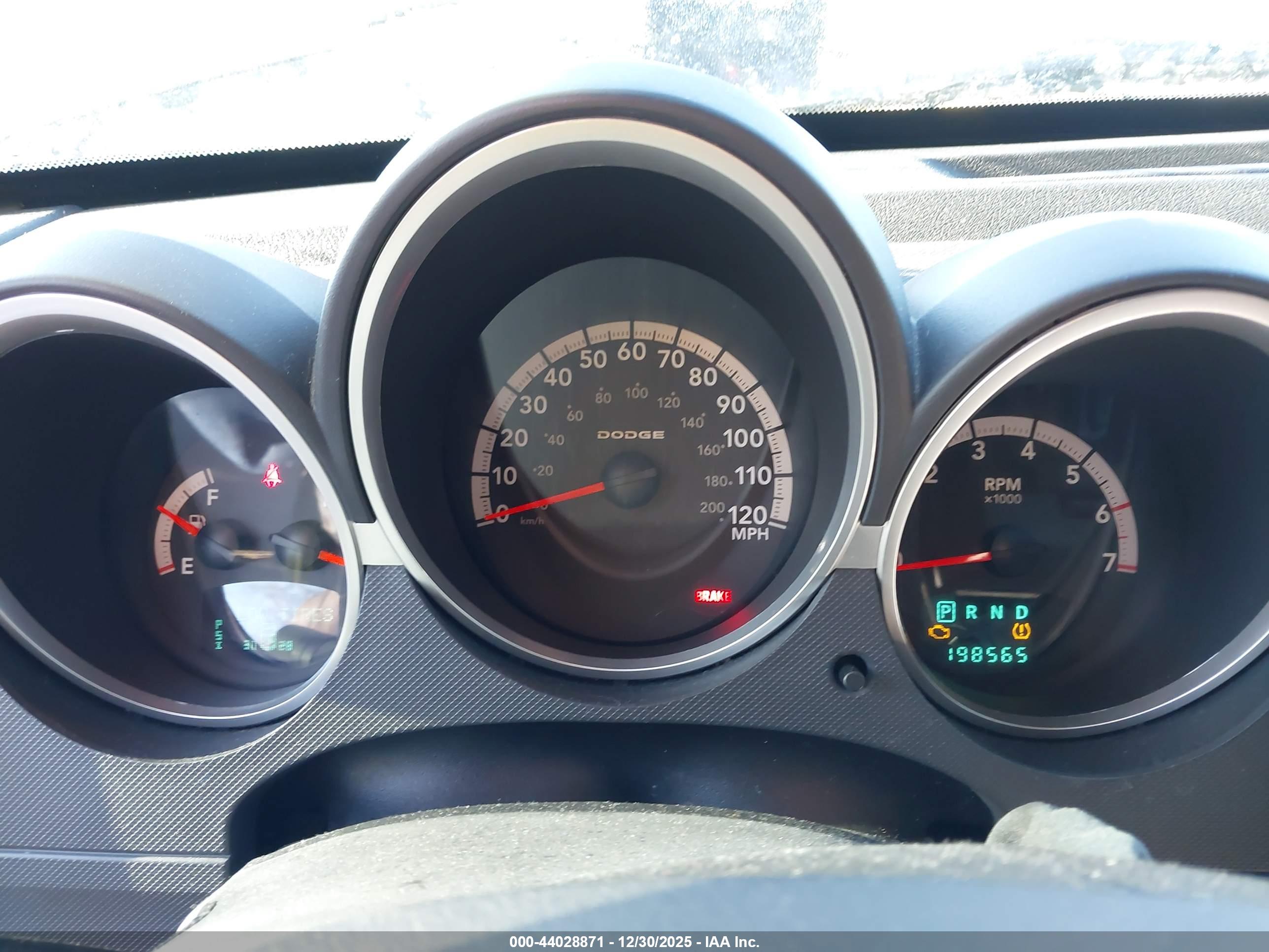 DODGE NITRO image 7