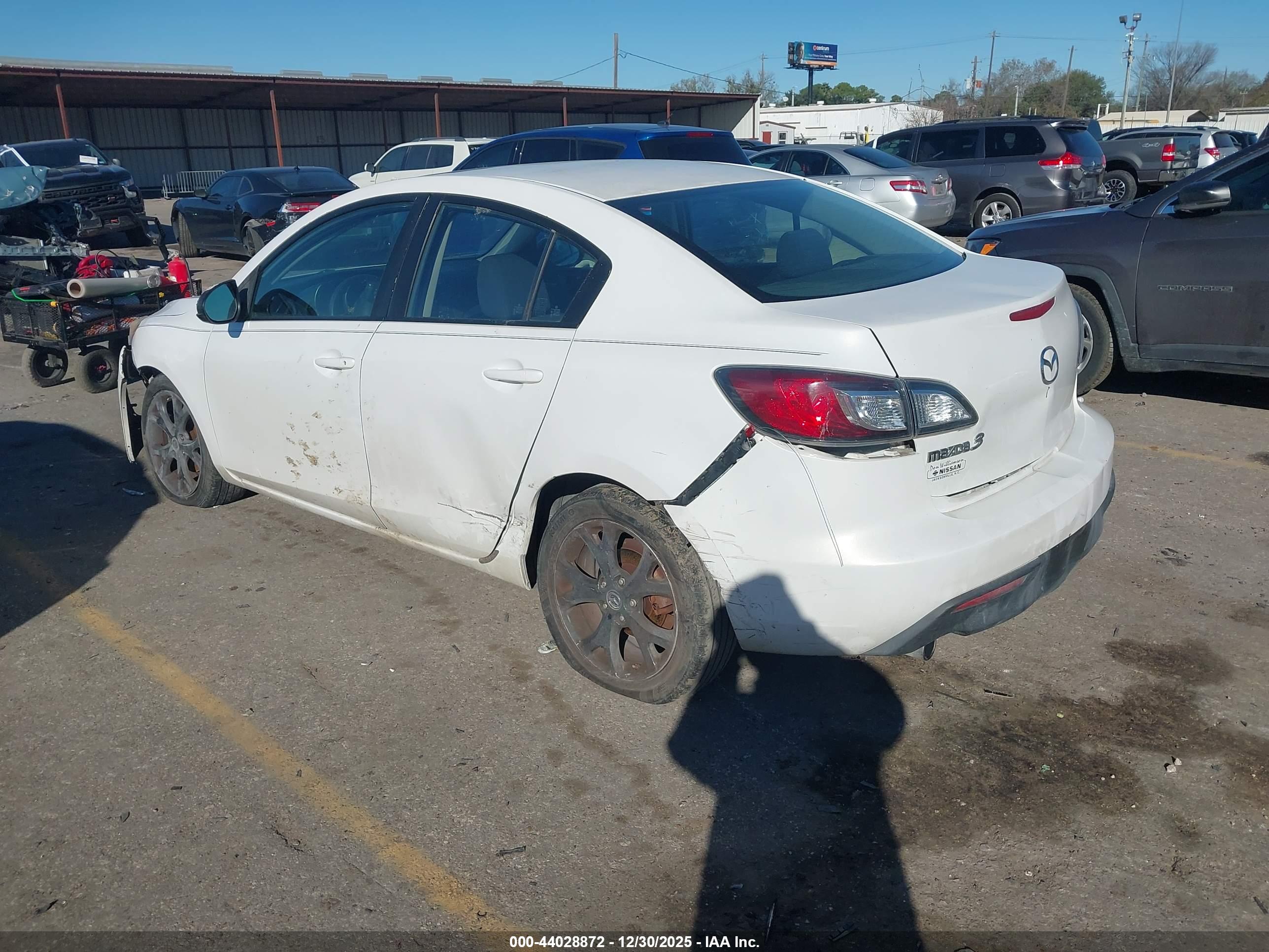 MAZDA MAZDA3 image 3