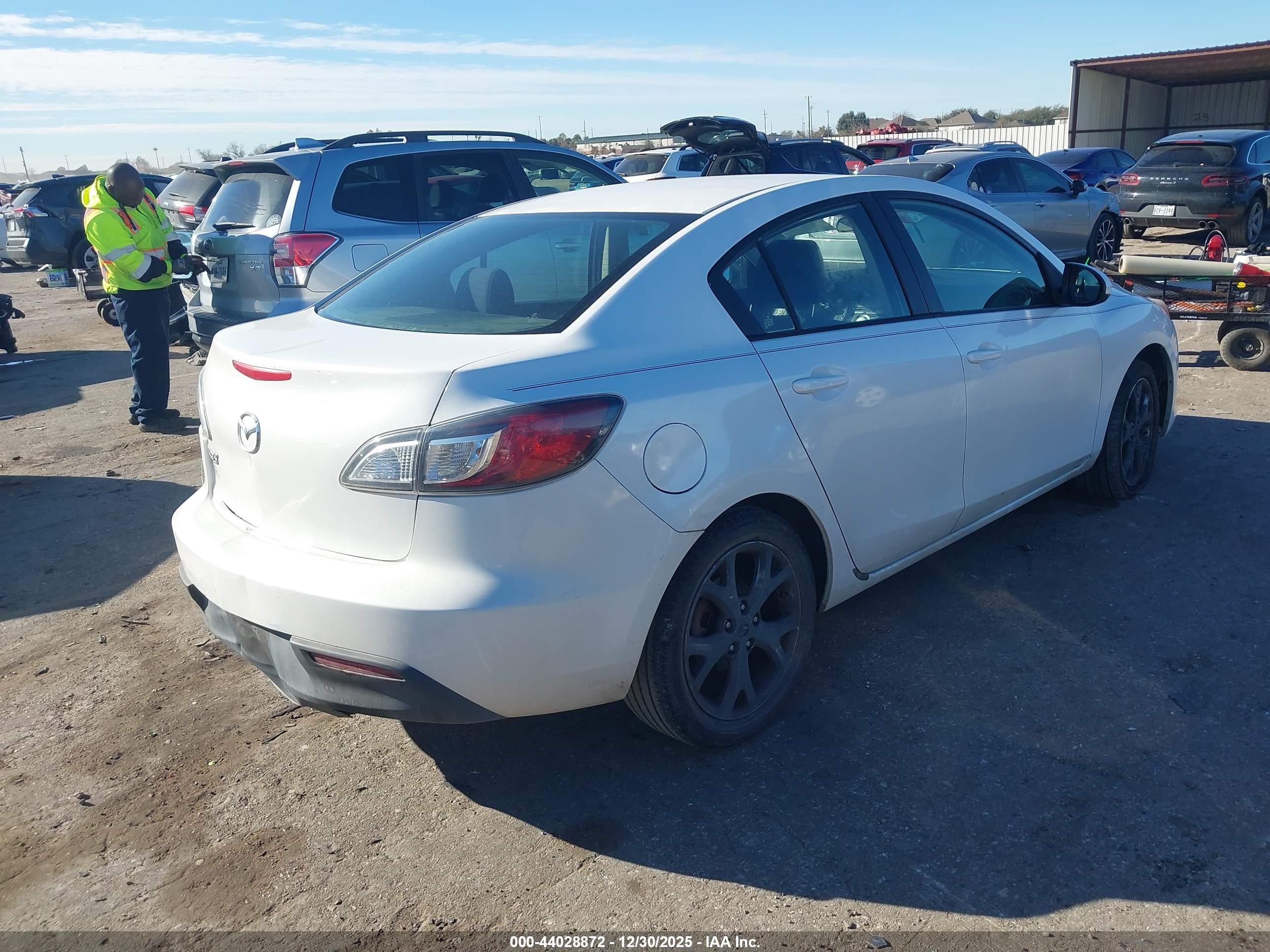 MAZDA MAZDA3 image 4