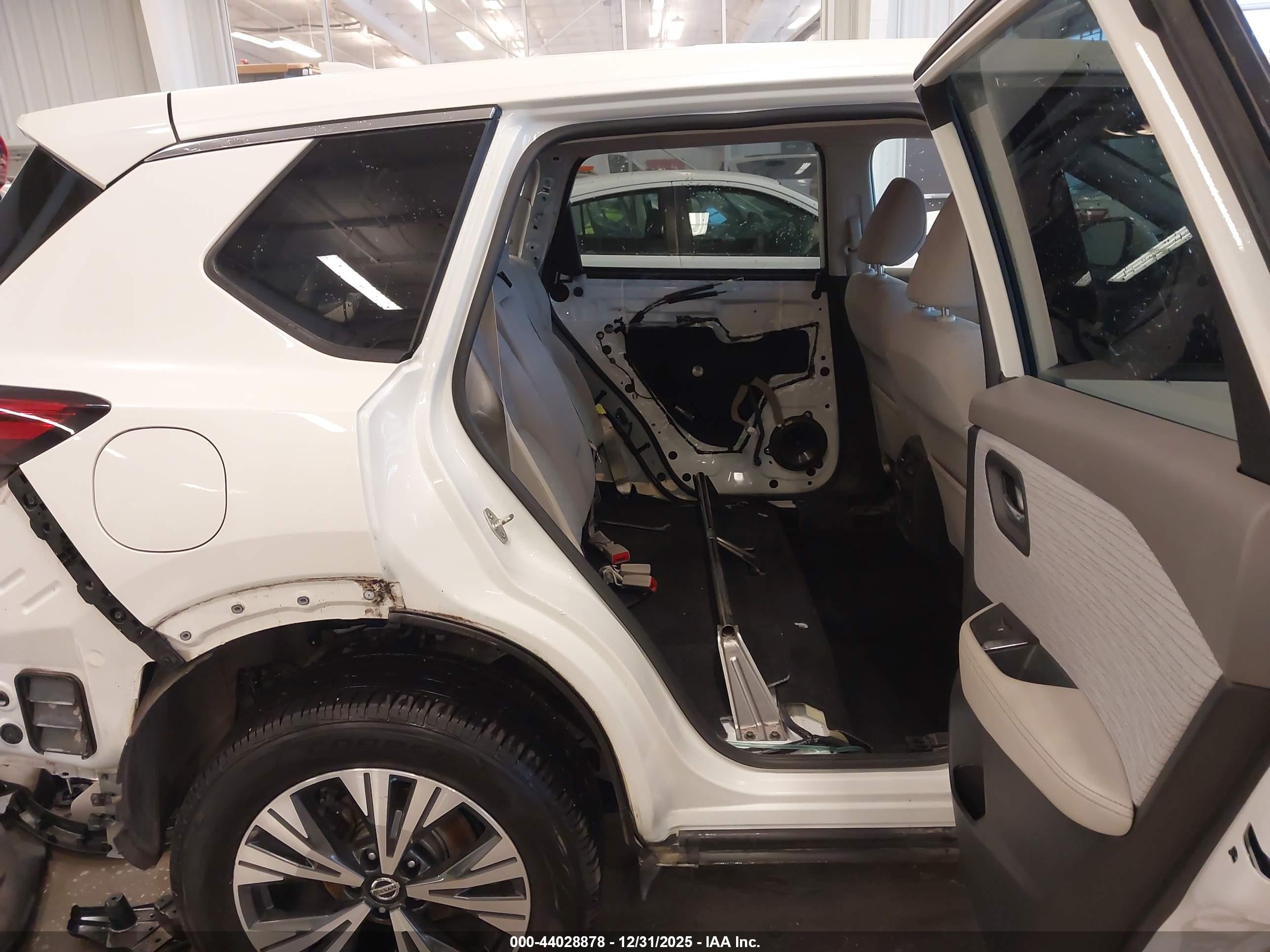 NISSAN ROGUE image 8