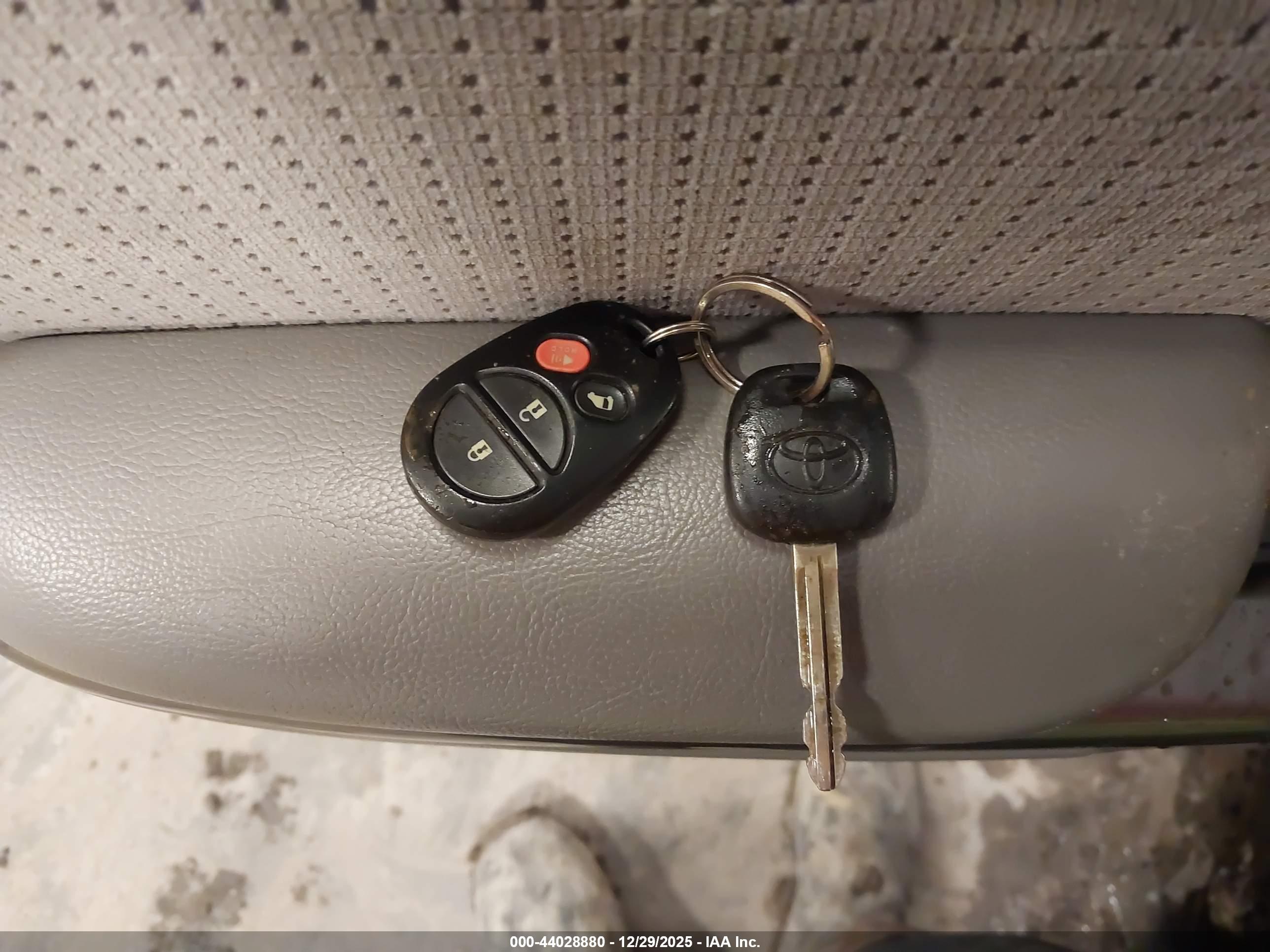 TOYOTA SIENNA image 11