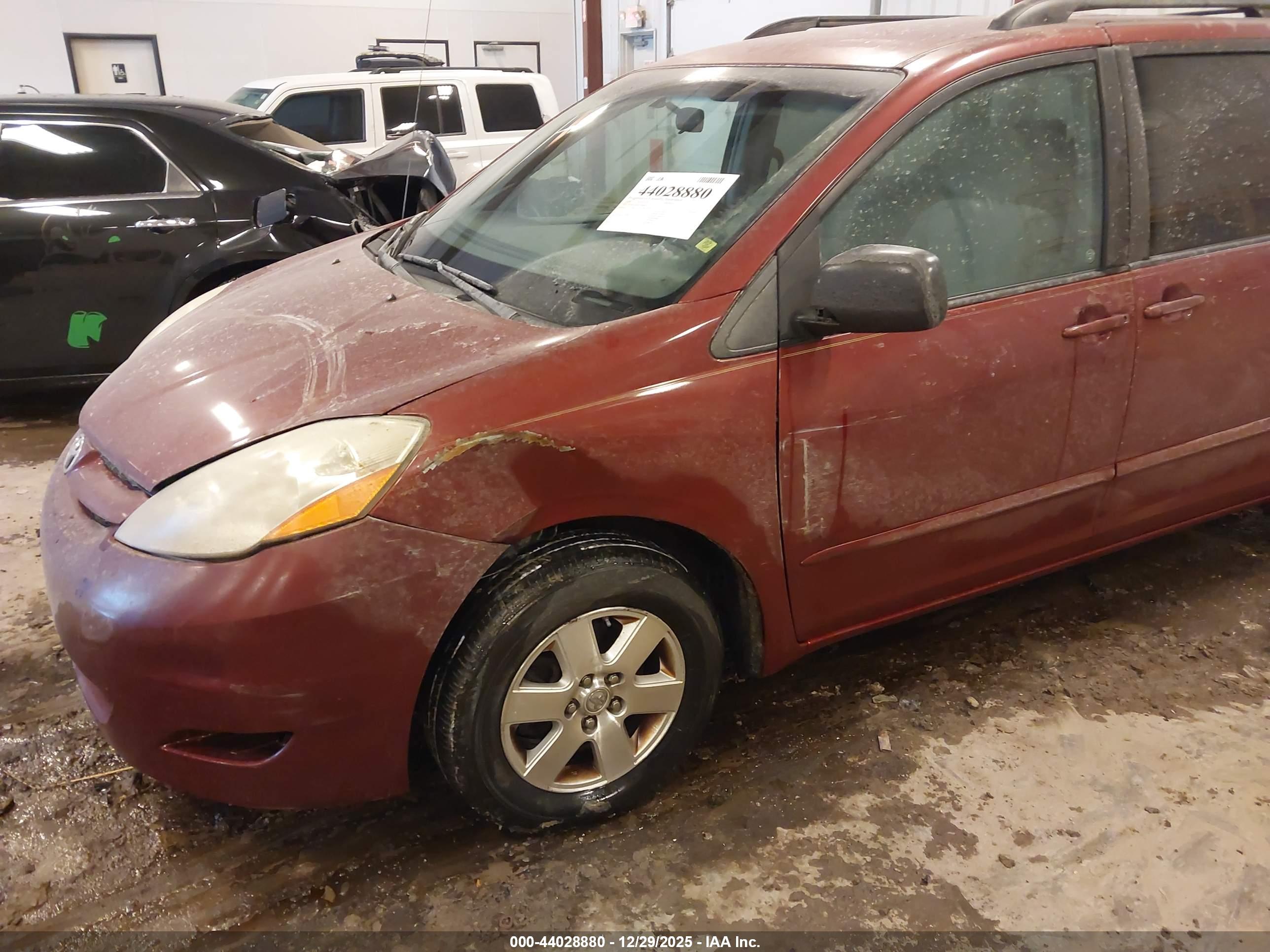 TOYOTA SIENNA image 6