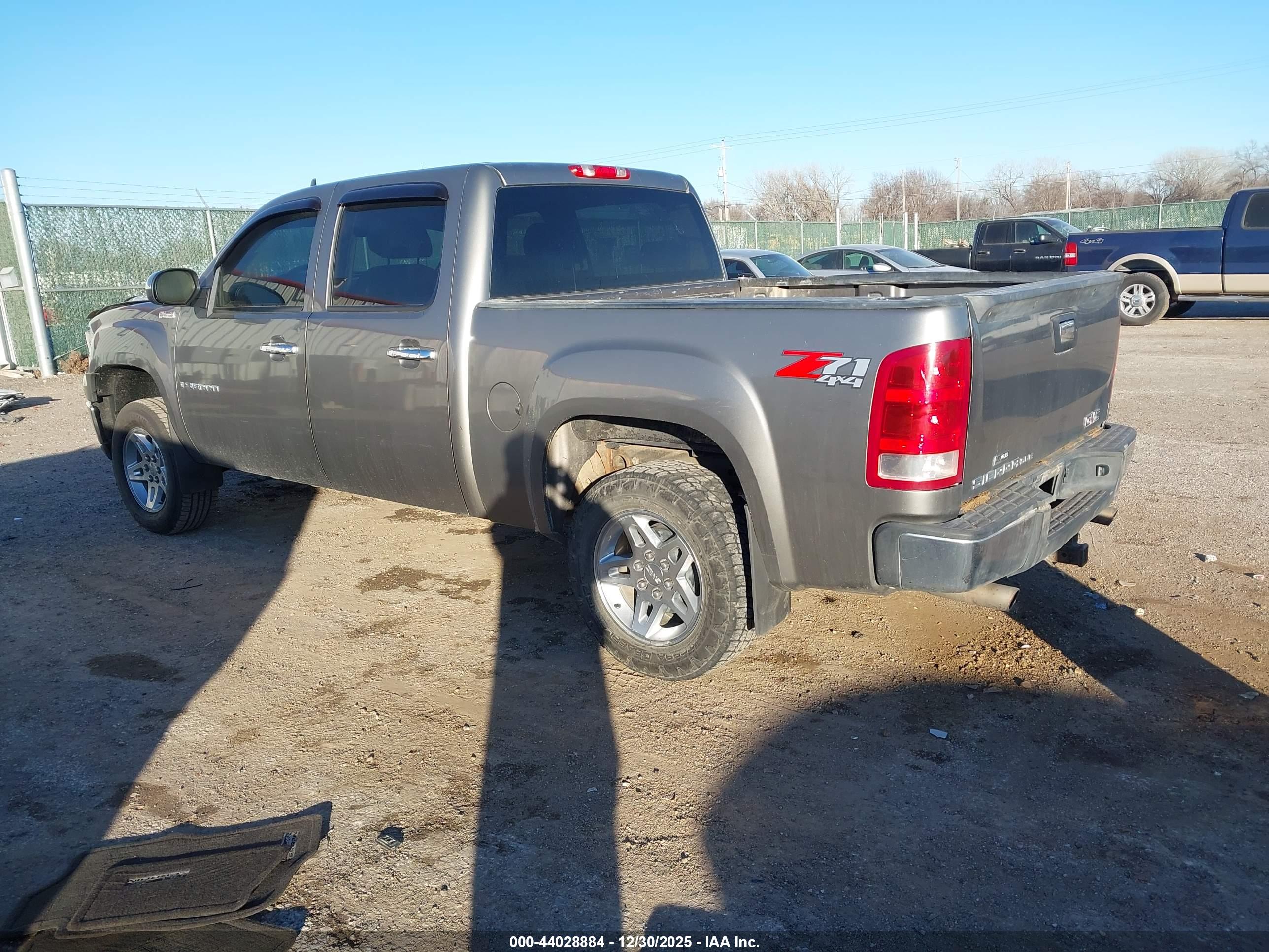 GMC SIERRA image 3
