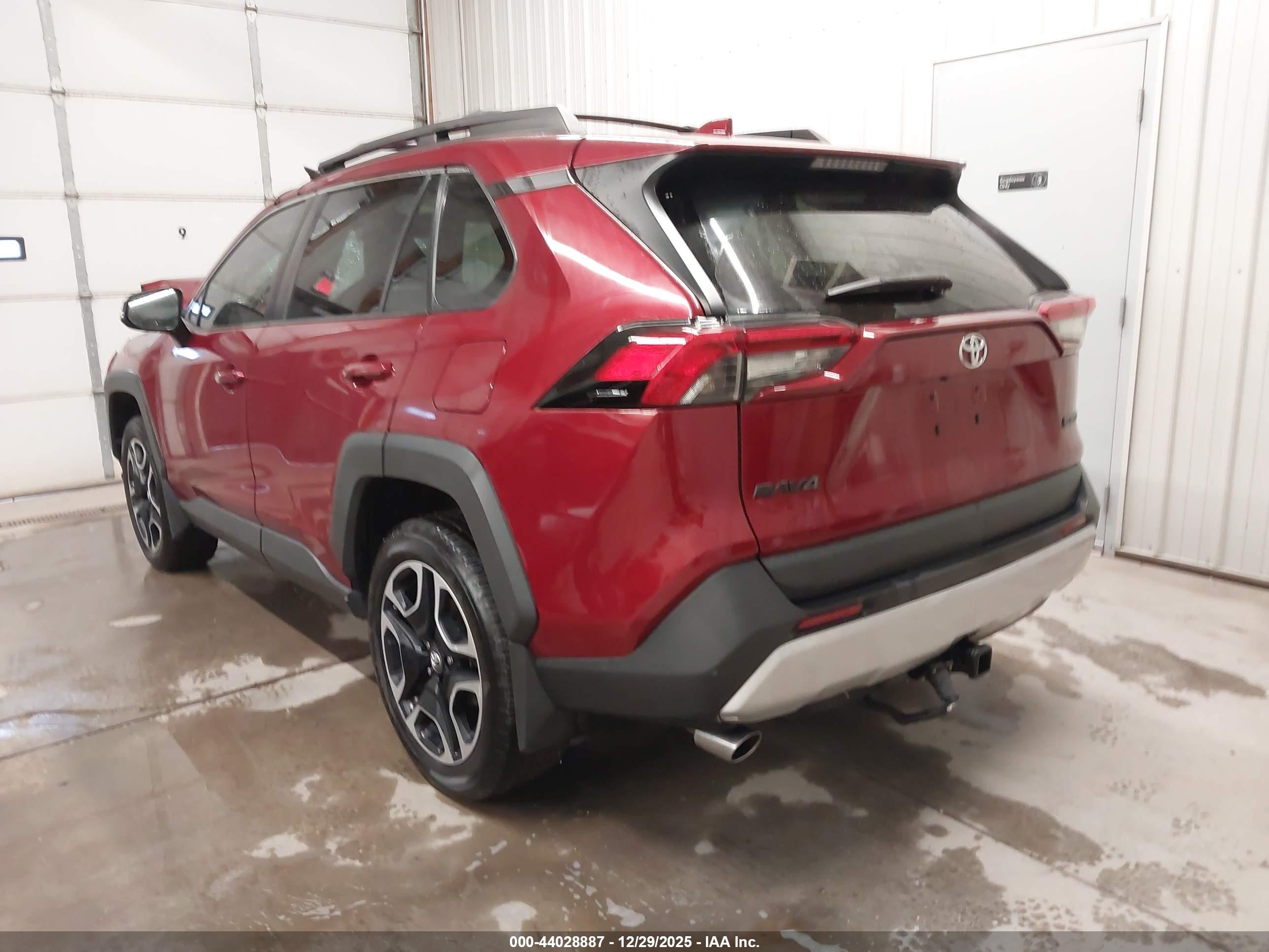 TOYOTA RAV4 image 3