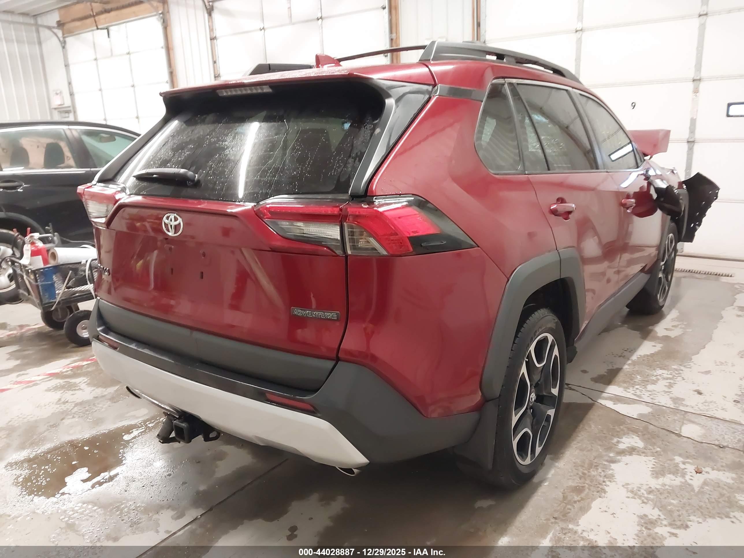 TOYOTA RAV4 image 4